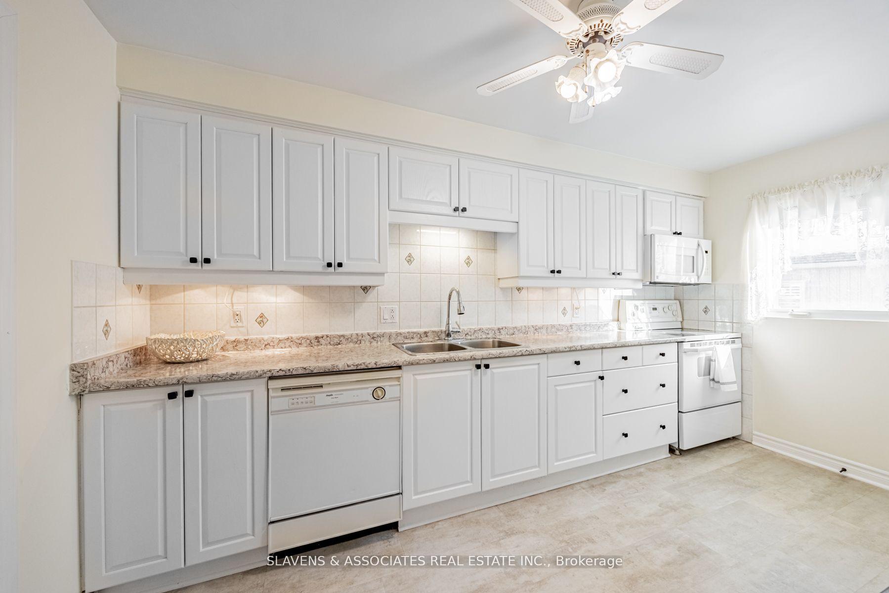 Photo 17 of 28 Mercer Drive, Brampton, Downtown Brampton — HOMEH