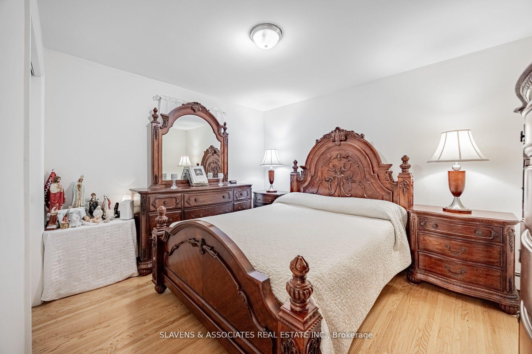 Photo 18 of 28 Mercer Drive, Brampton, Downtown Brampton — HOMEH