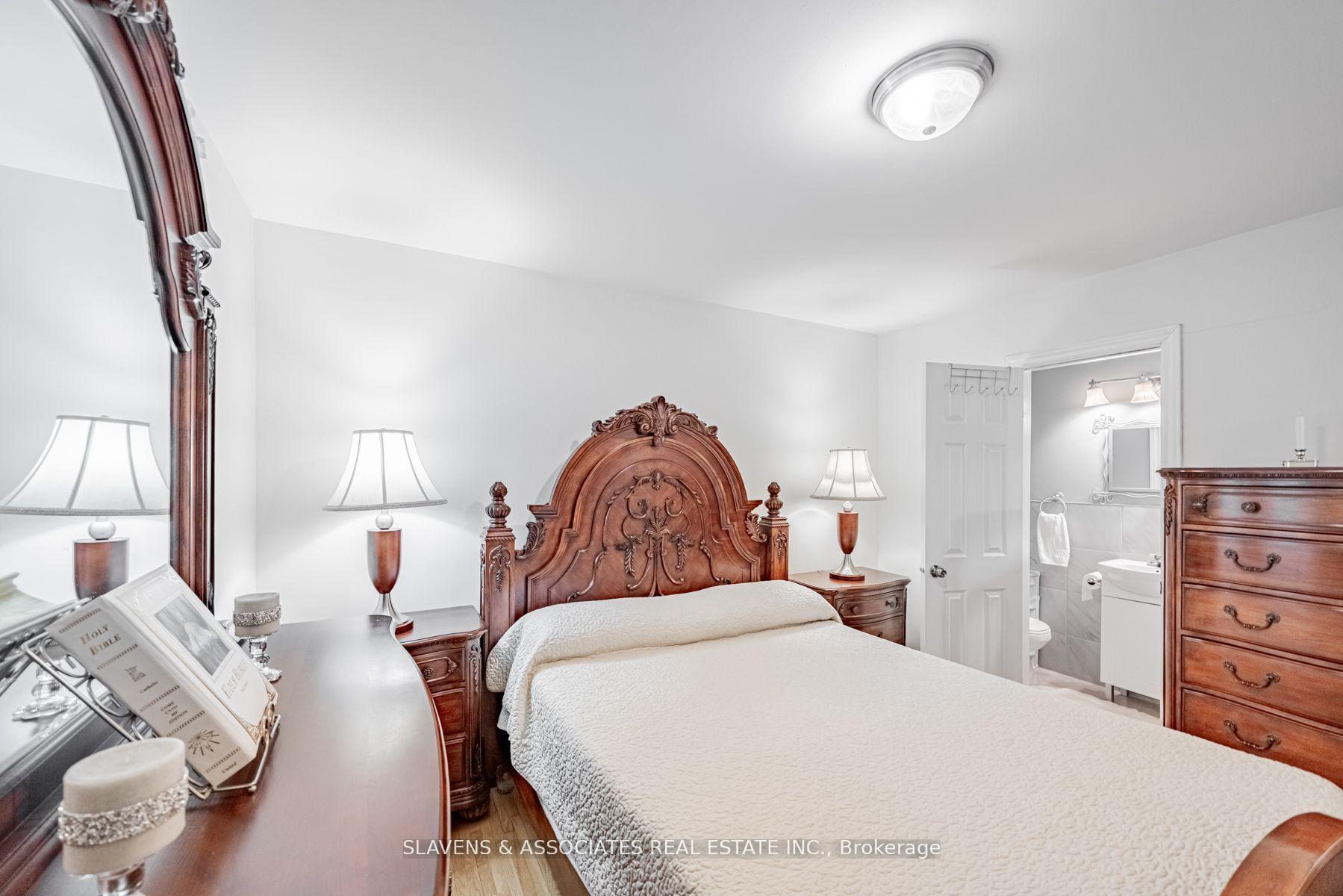Photo 19 of 28 Mercer Drive, Brampton, Downtown Brampton — HOMEH