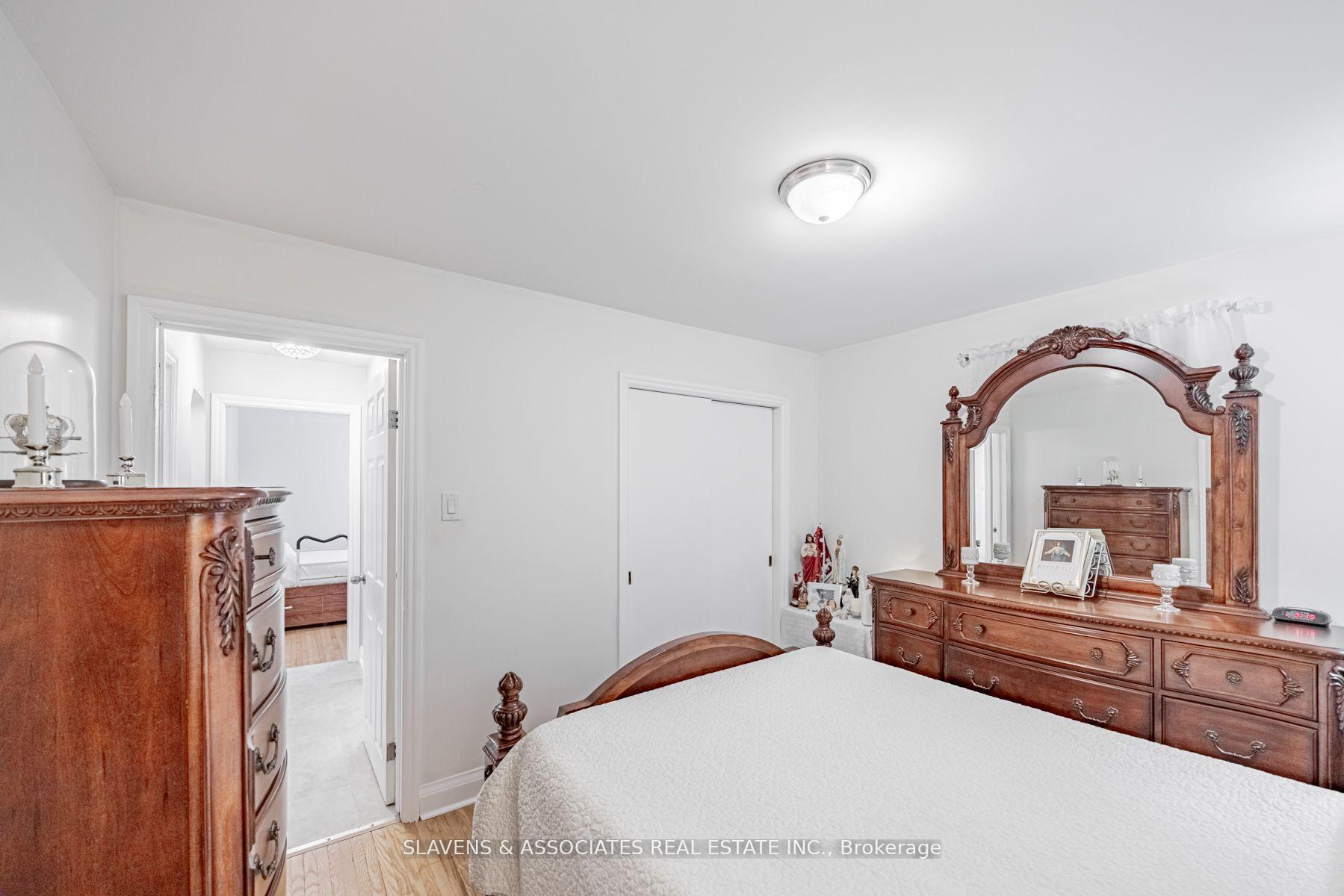 Photo 20 of 28 Mercer Drive, Brampton, Downtown Brampton — HOMEH