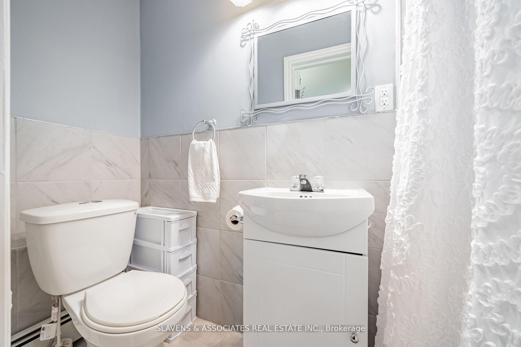 Photo 21 of 28 Mercer Drive, Brampton, Downtown Brampton — HOMEH
