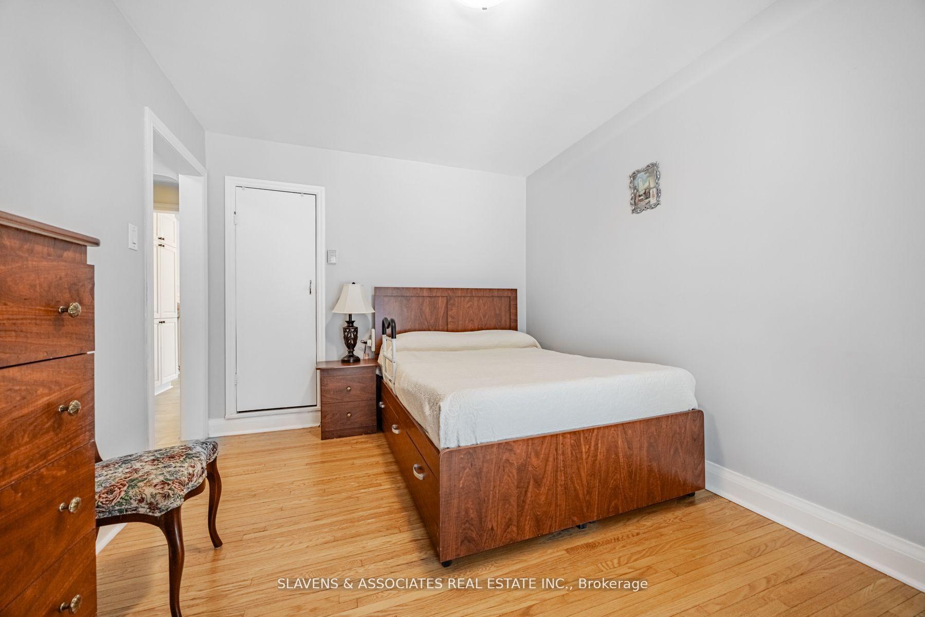 Photo 24 of 28 Mercer Drive, Brampton, Downtown Brampton — HOMEH