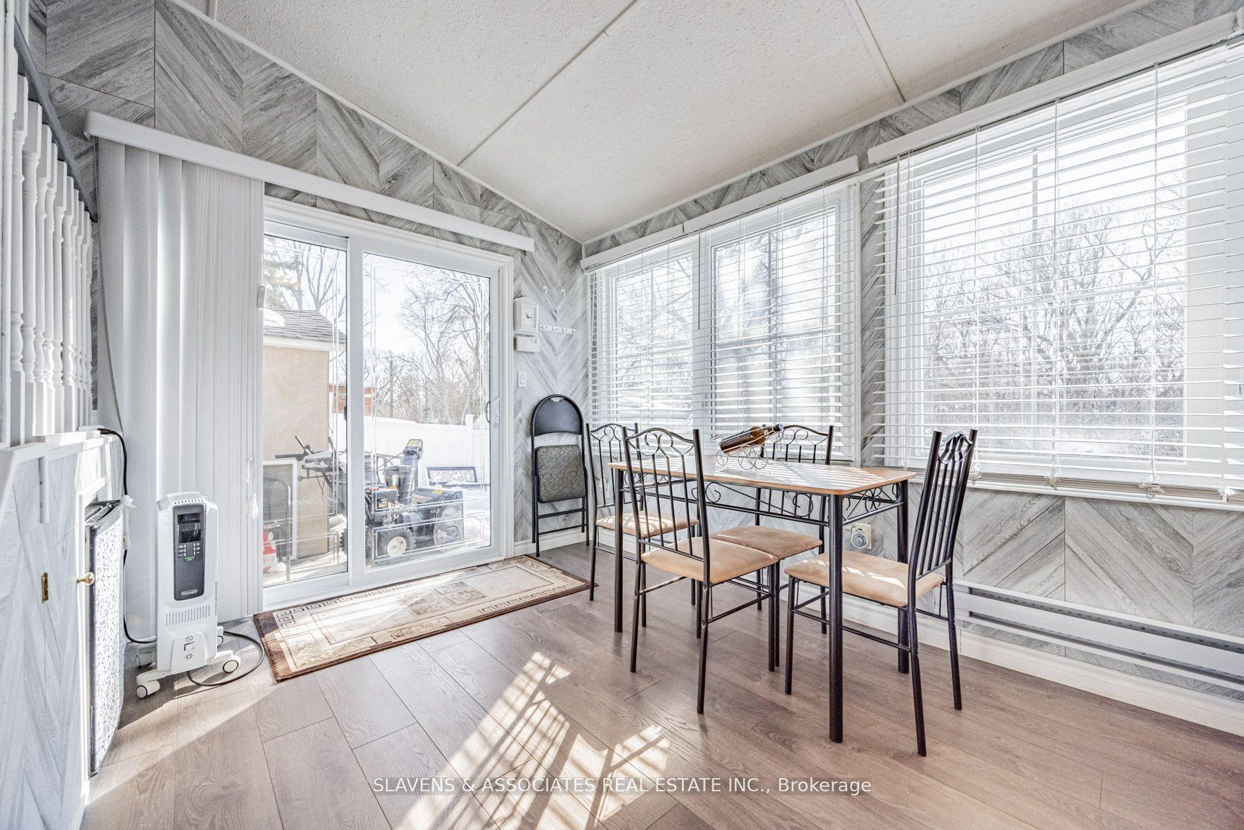 Photo 25 of 28 Mercer Drive, Brampton, Downtown Brampton — HOMEH