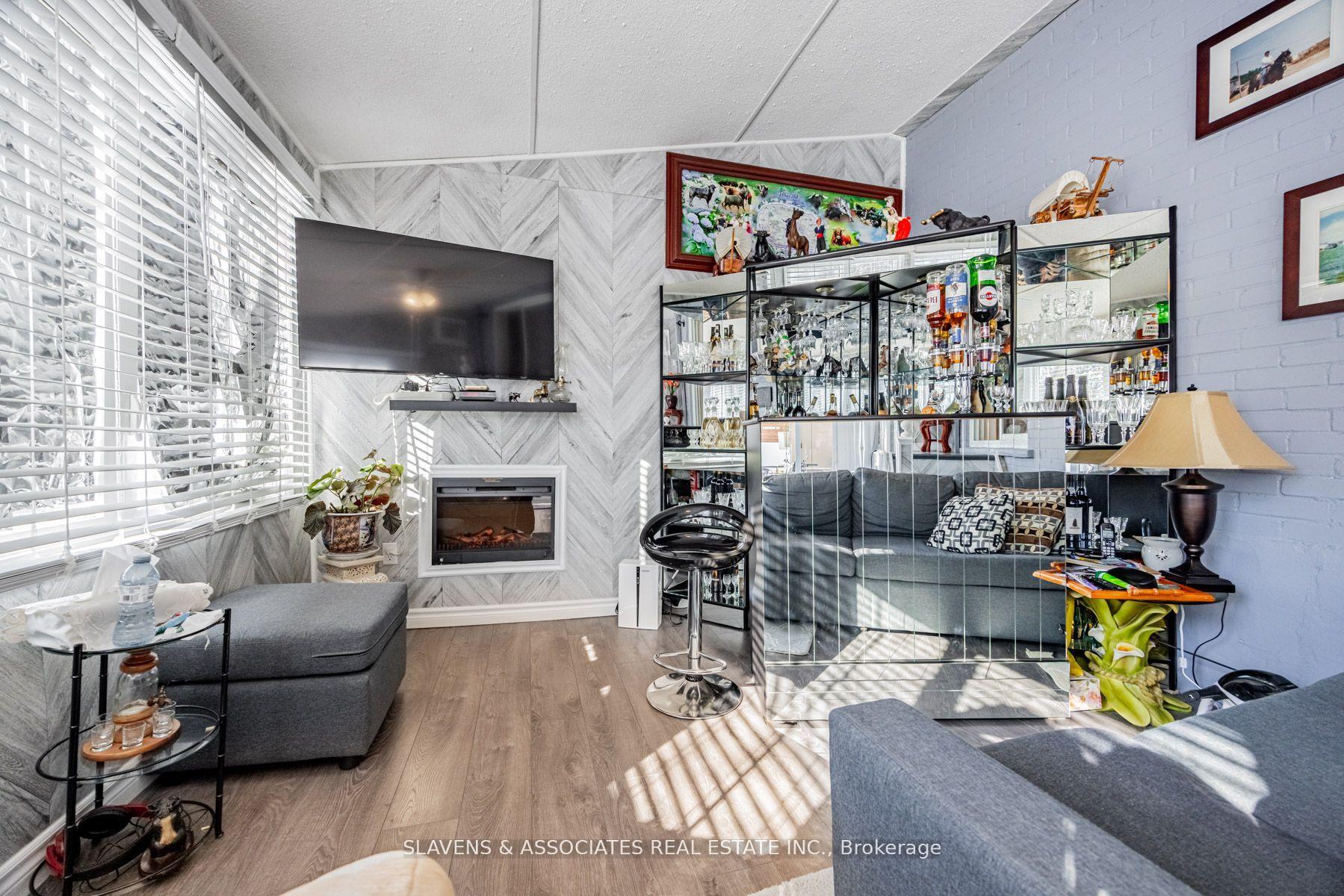 Photo 26 of 28 Mercer Drive, Brampton, Downtown Brampton — HOMEH