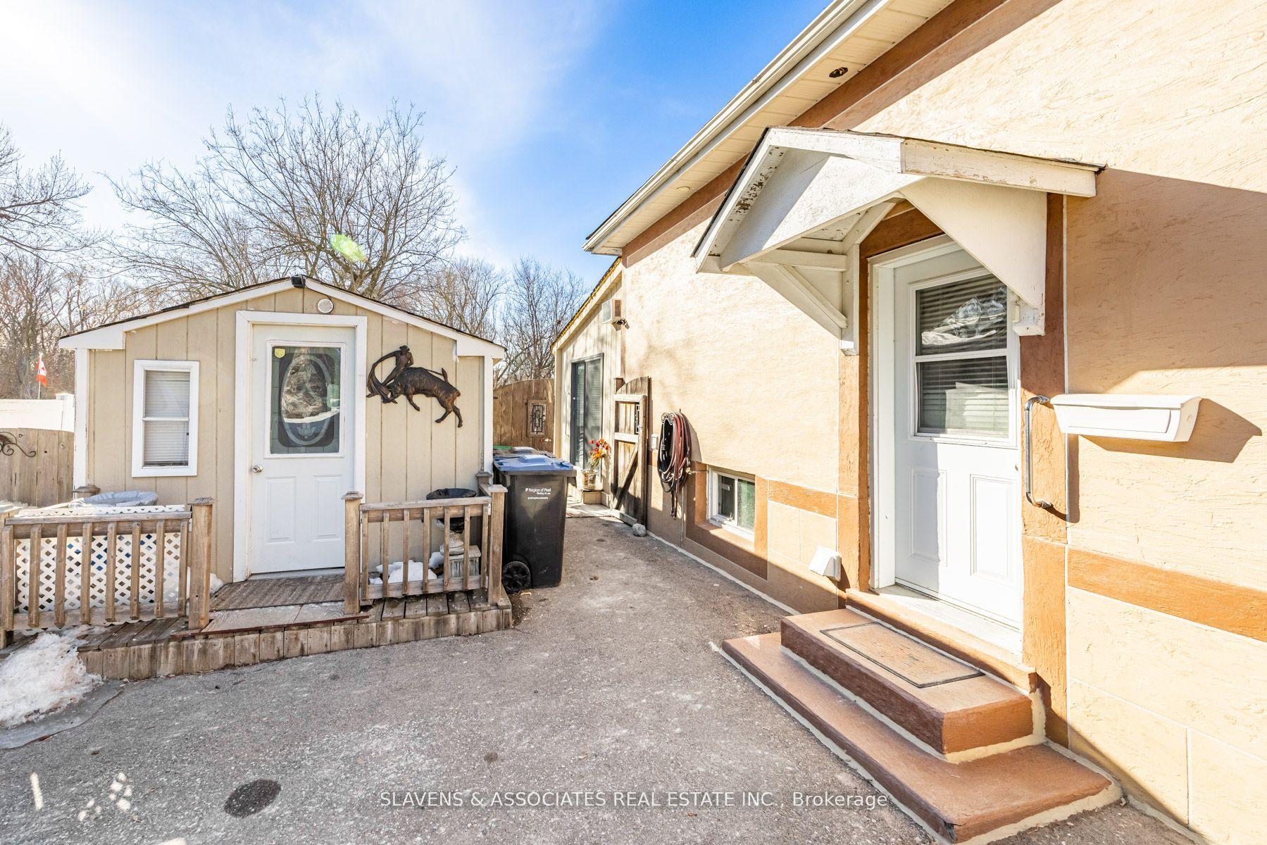 Photo 29 of 28 Mercer Drive, Brampton, Downtown Brampton — HOMEH