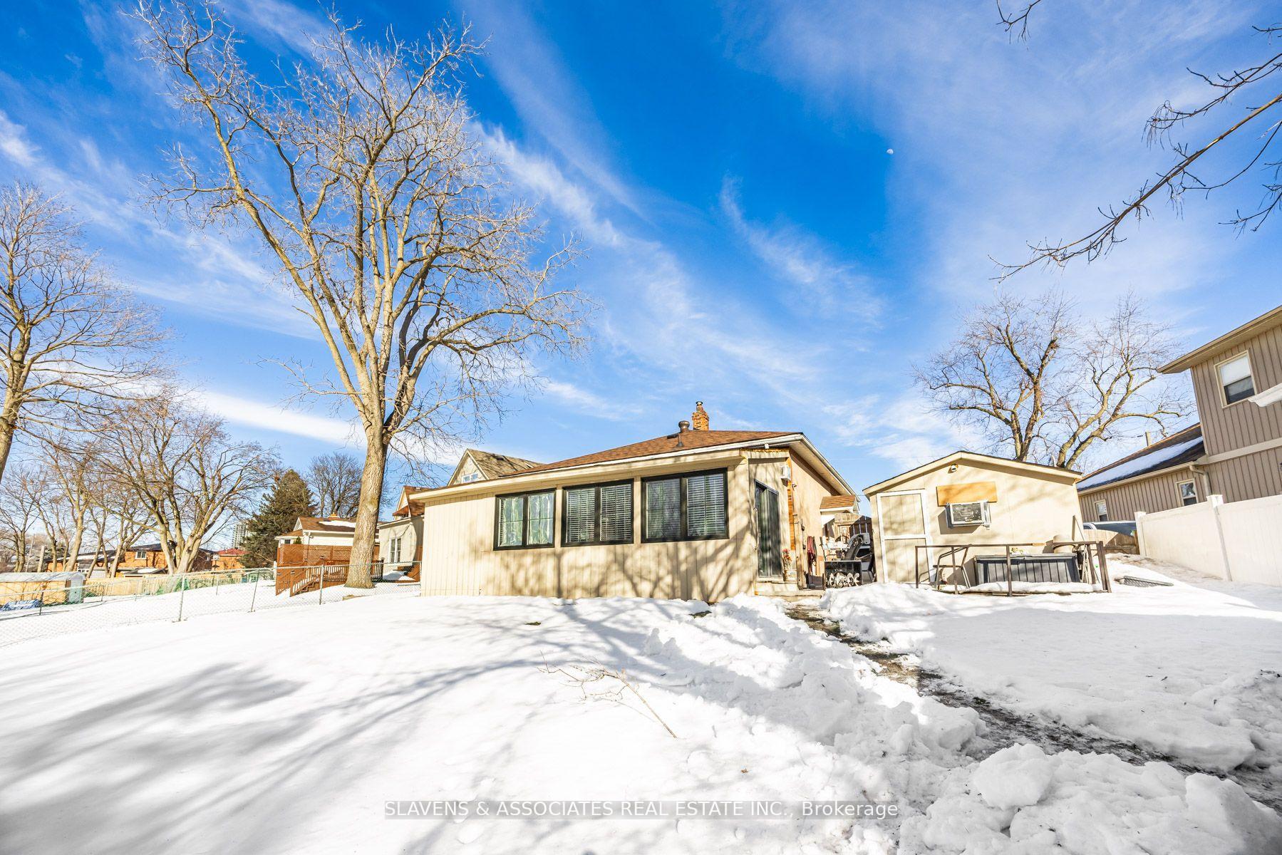 Photo 31 of 28 Mercer Drive, Brampton, Downtown Brampton — HOMEH