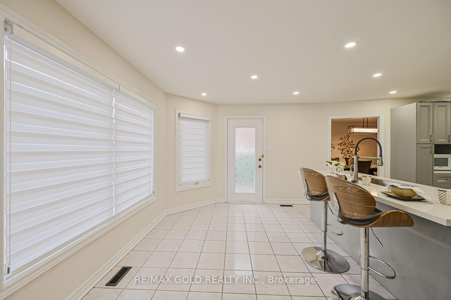 Photo 29 of 30 Black Oak Drive, Brampton, Sandringham-Wellington — HOMEH