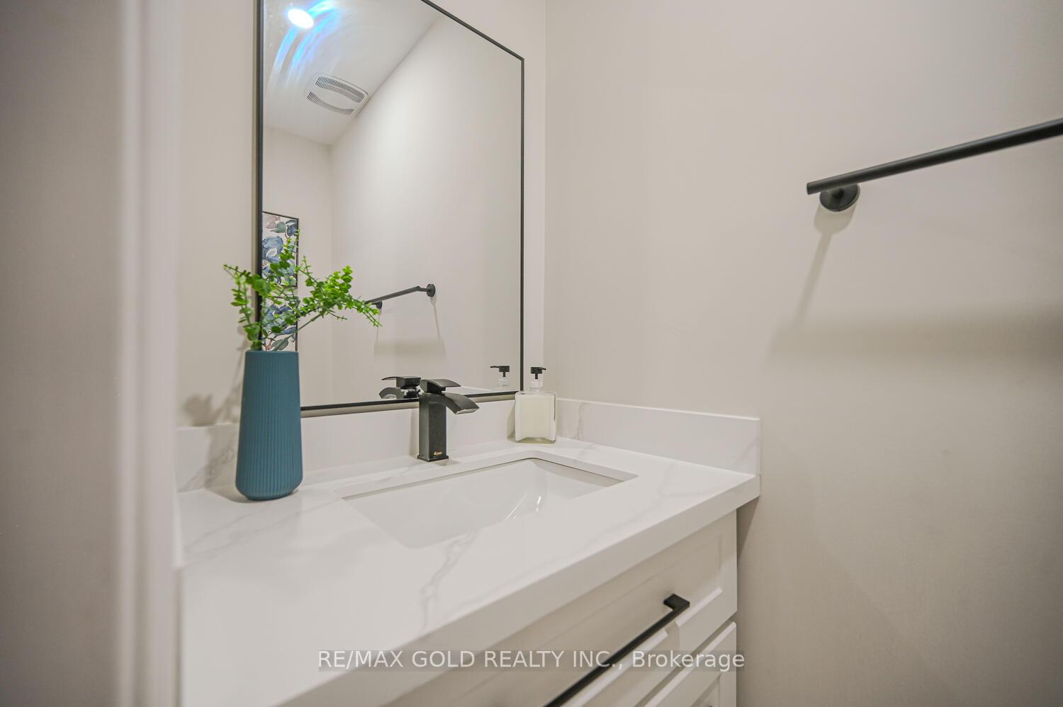 Photo 36 of 30 Black Oak Drive, Brampton, Sandringham-Wellington — HOMEH