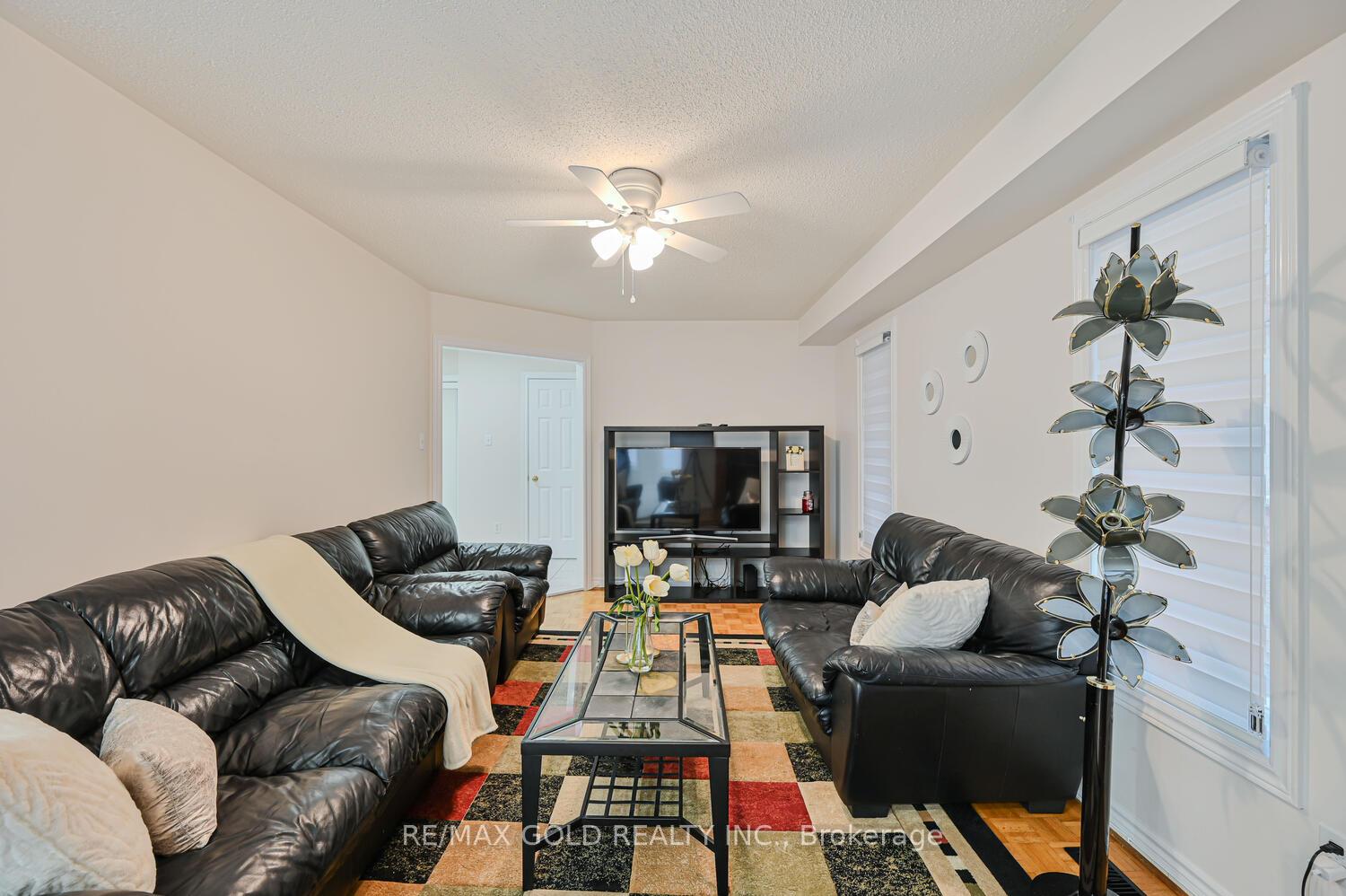 Photo 12 of 30 Black Oak Drive, Brampton, Sandringham-Wellington — HOMEH
