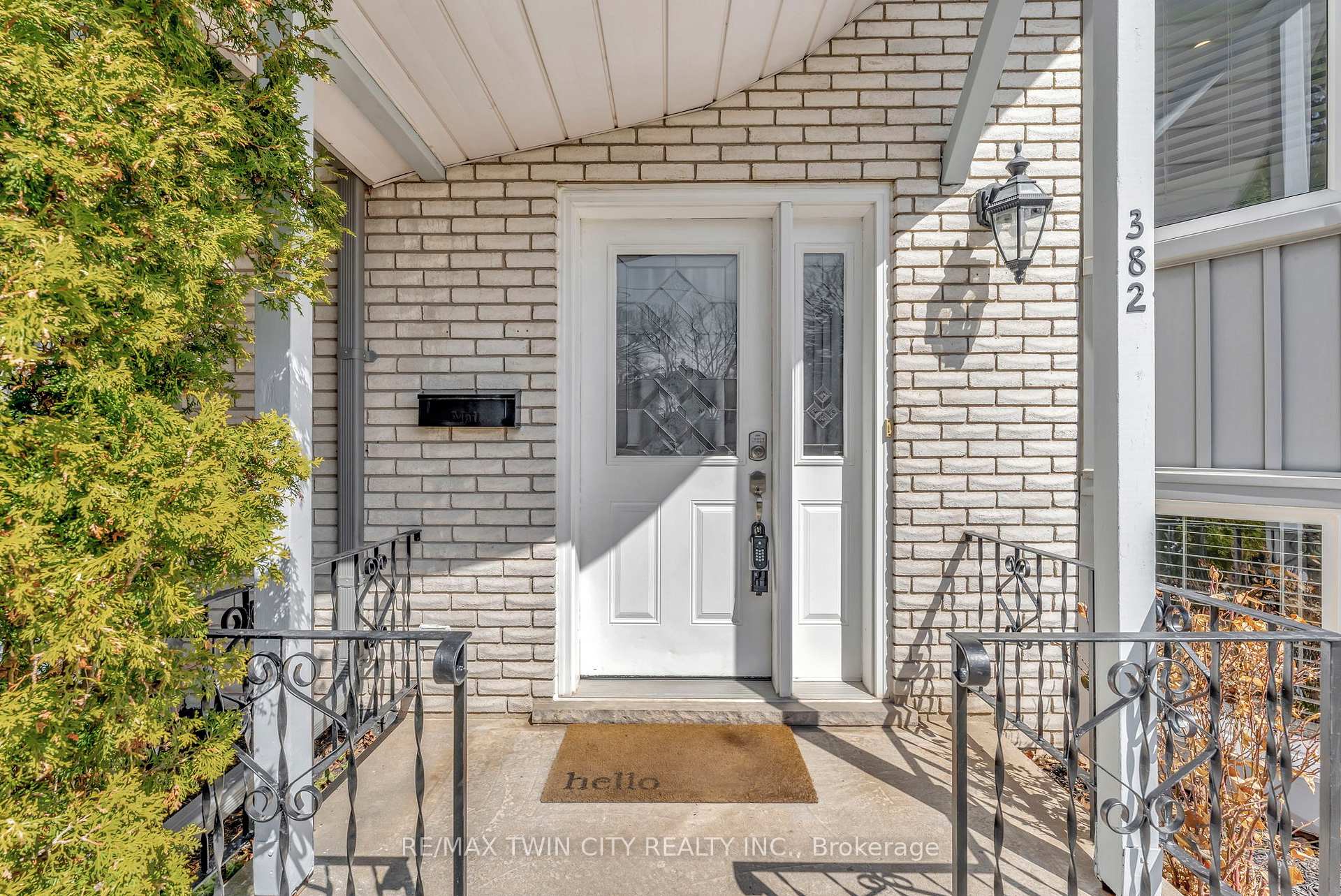 Photo 3 of 382 Grand Ridge Drive, Cambridge — HOMEH