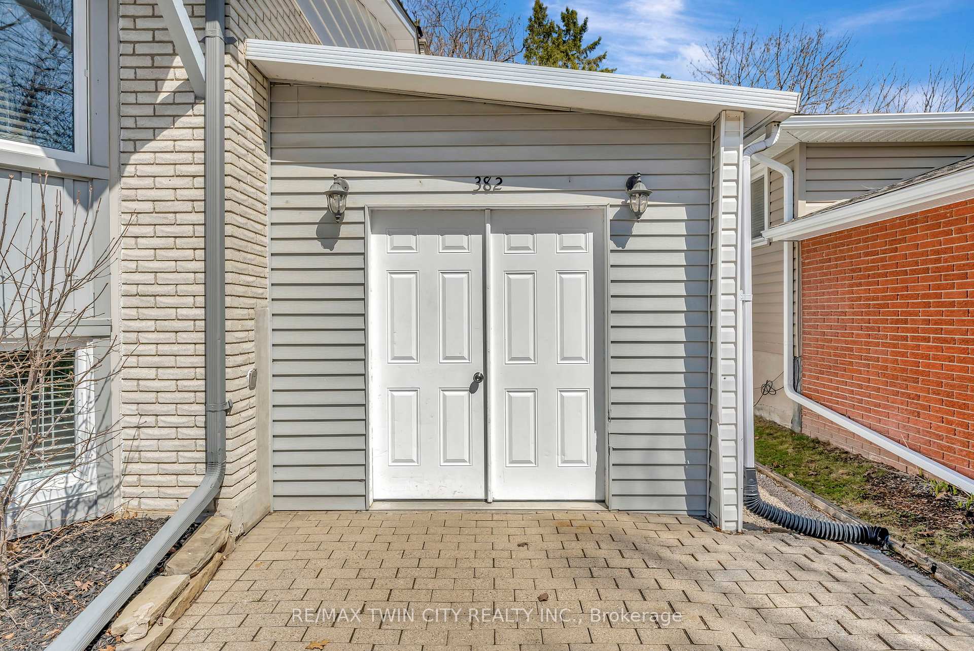 Photo 4 of 382 Grand Ridge Drive, Cambridge — HOMEH