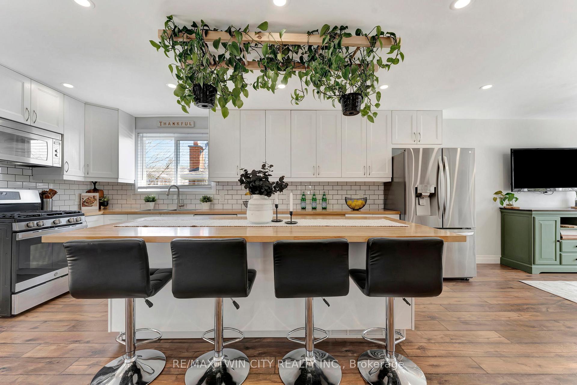 Photo 7 of 382 Grand Ridge Drive, Cambridge — HOMEH