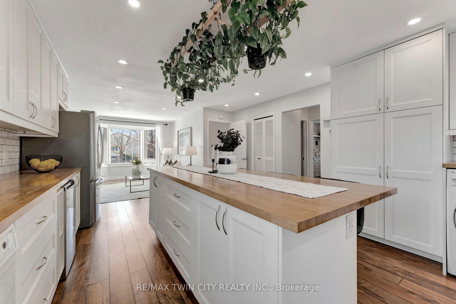 Photo 10 of 382 Grand Ridge Drive, Cambridge — HOMEH