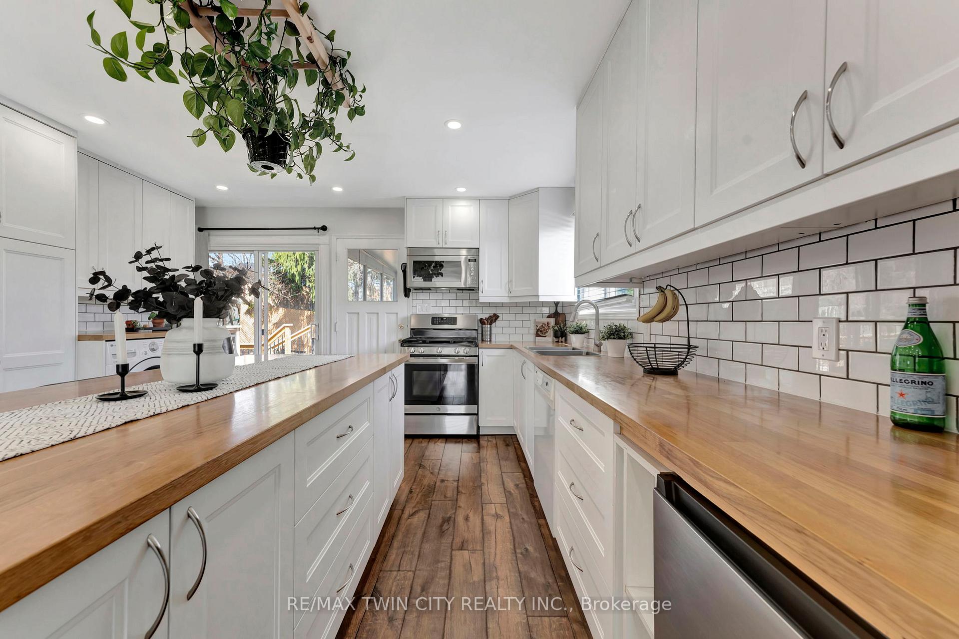 Photo 11 of 382 Grand Ridge Drive, Cambridge — HOMEH