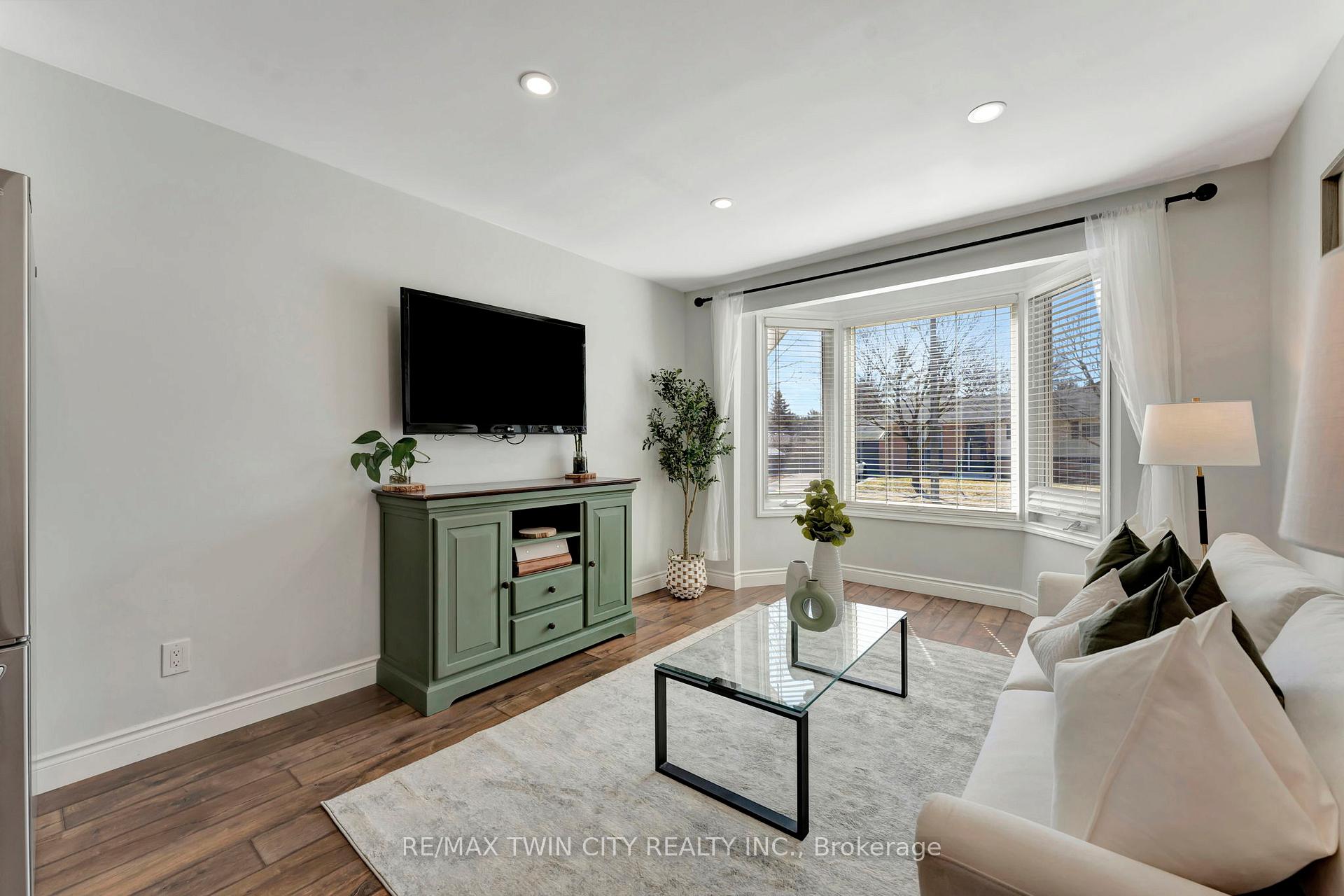 Photo 13 of 382 Grand Ridge Drive, Cambridge — HOMEH