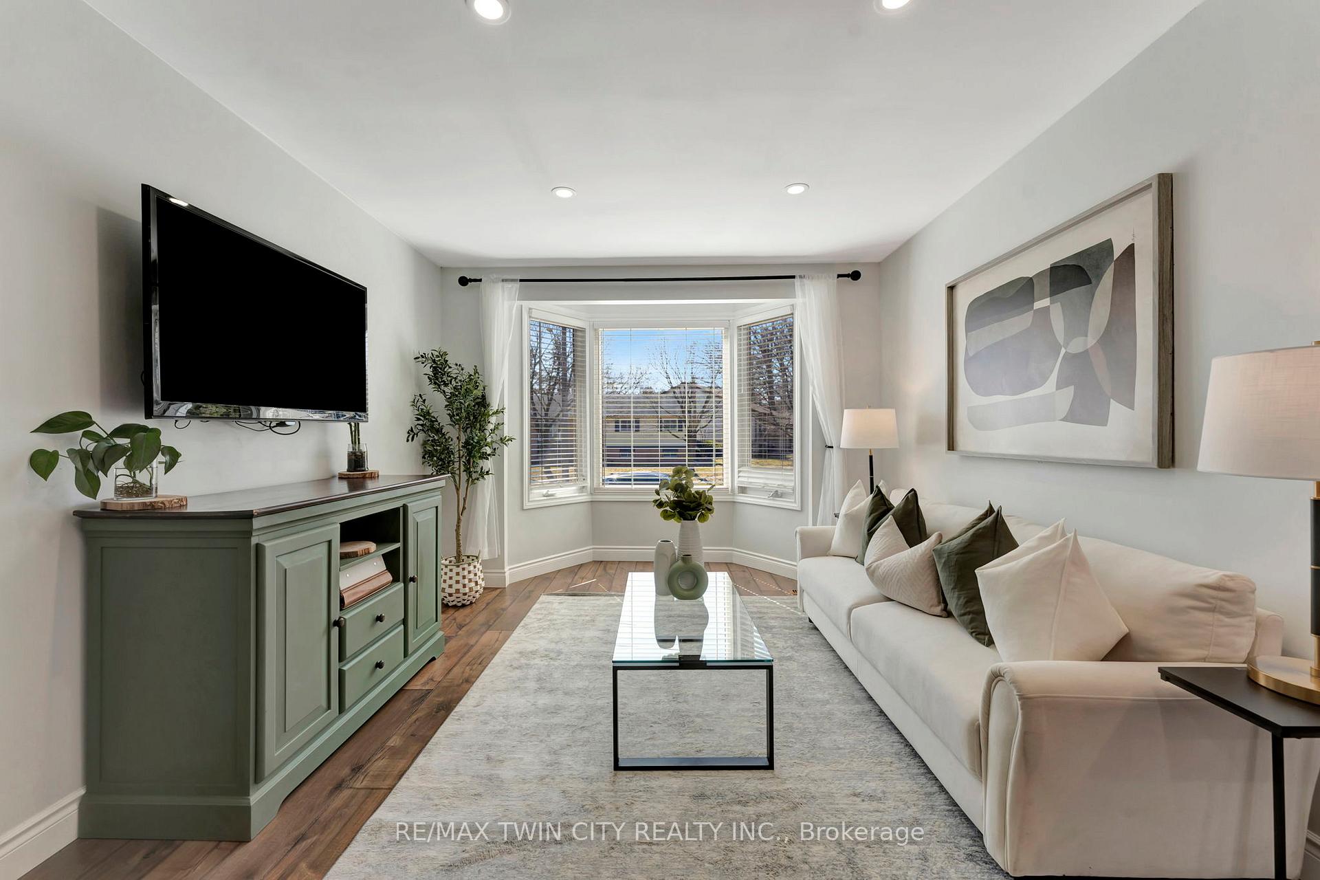 Photo 14 of 382 Grand Ridge Drive, Cambridge — HOMEH