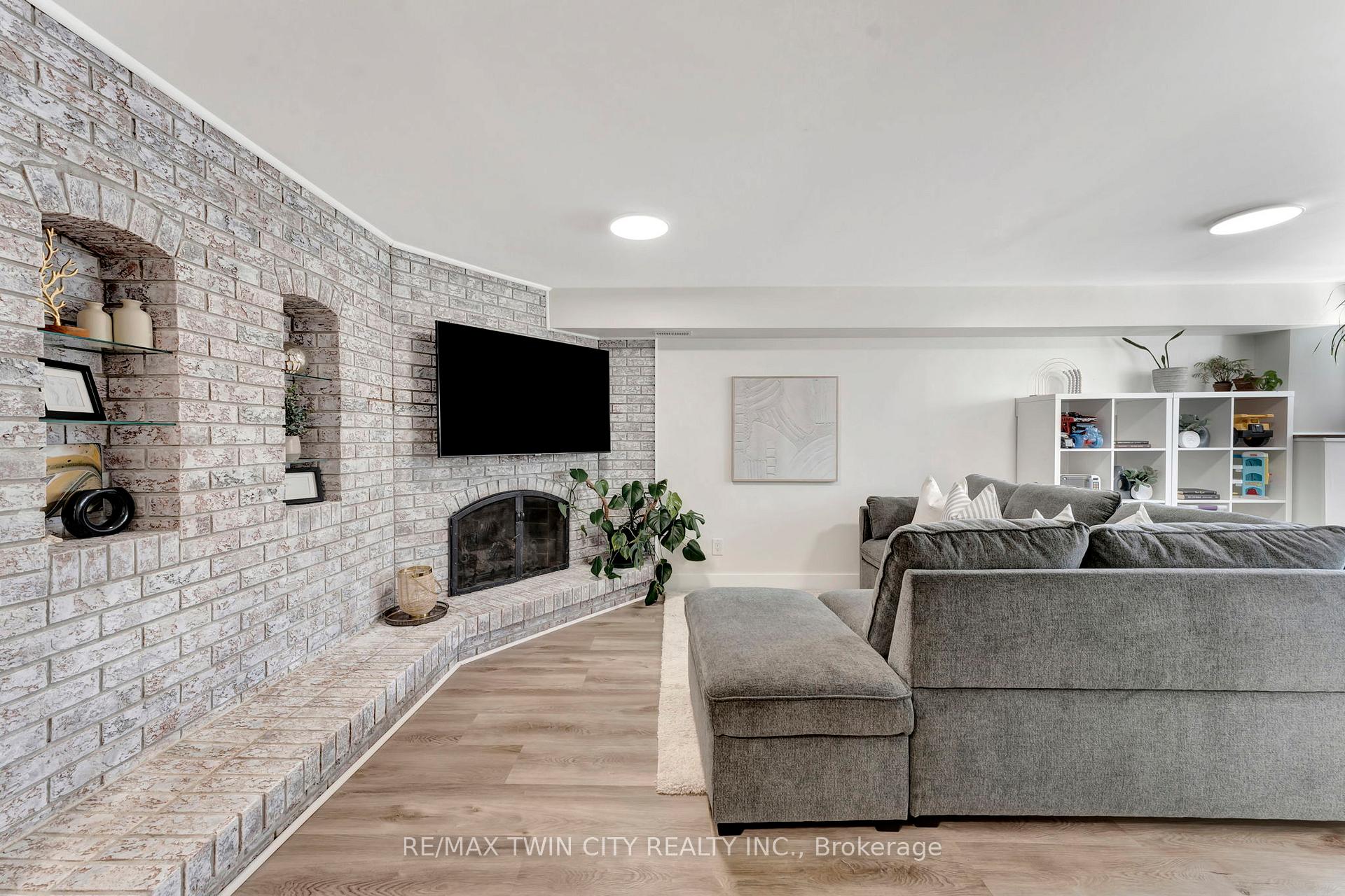 Photo 22 of 382 Grand Ridge Drive, Cambridge — HOMEH
