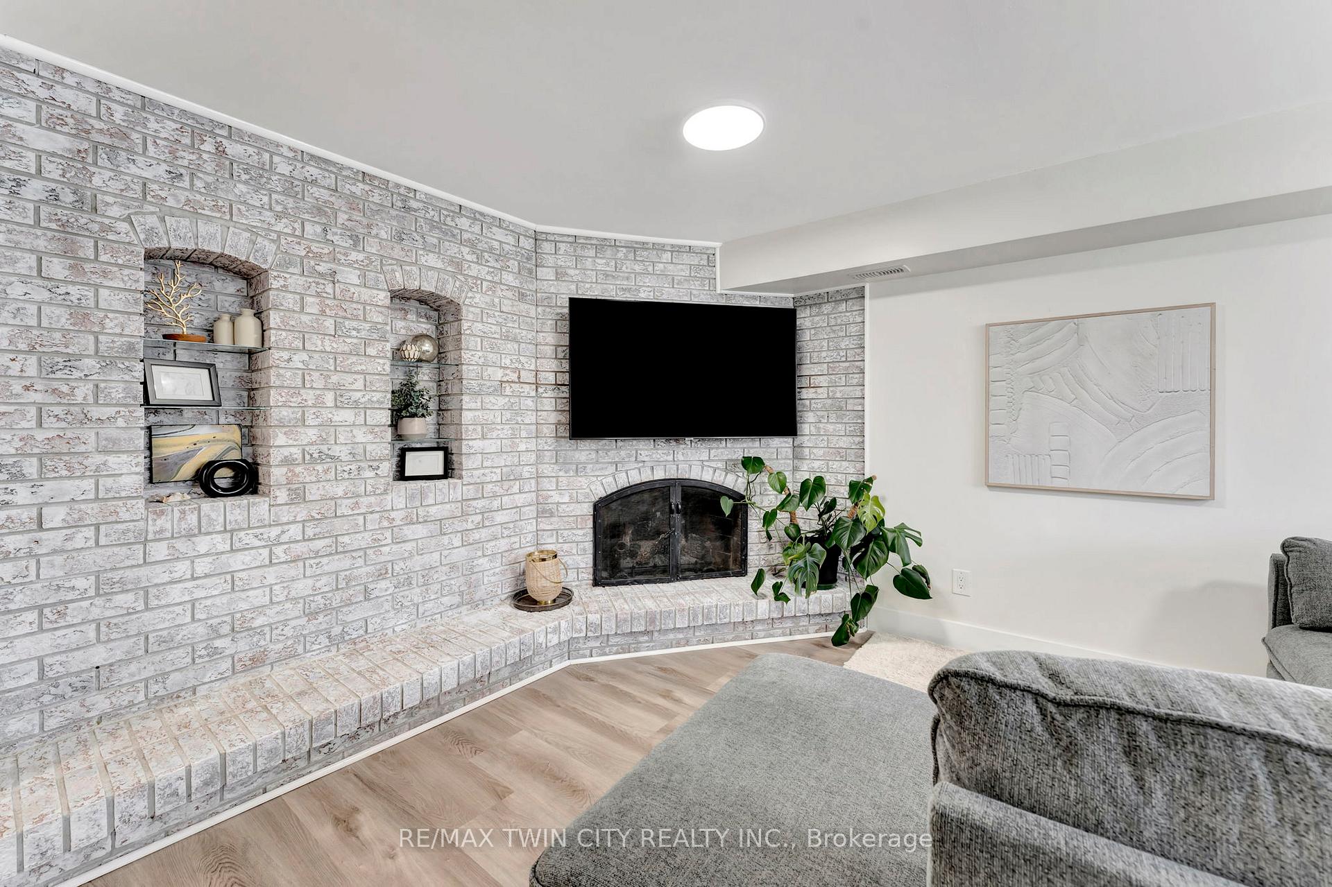 Photo 23 of 382 Grand Ridge Drive, Cambridge — HOMEH