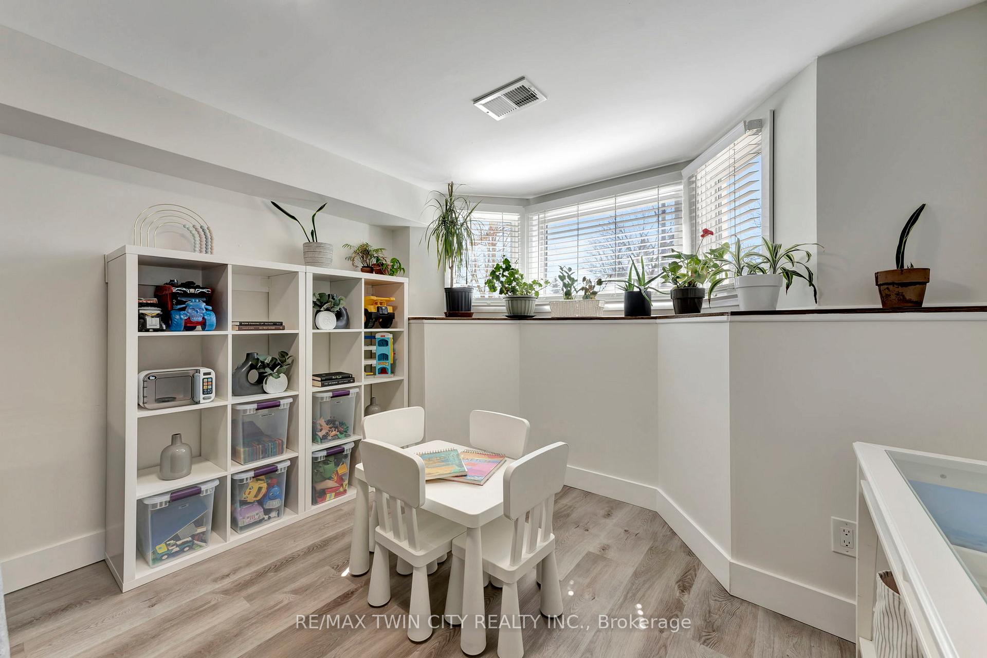 Photo 25 of 382 Grand Ridge Drive, Cambridge — HOMEH
