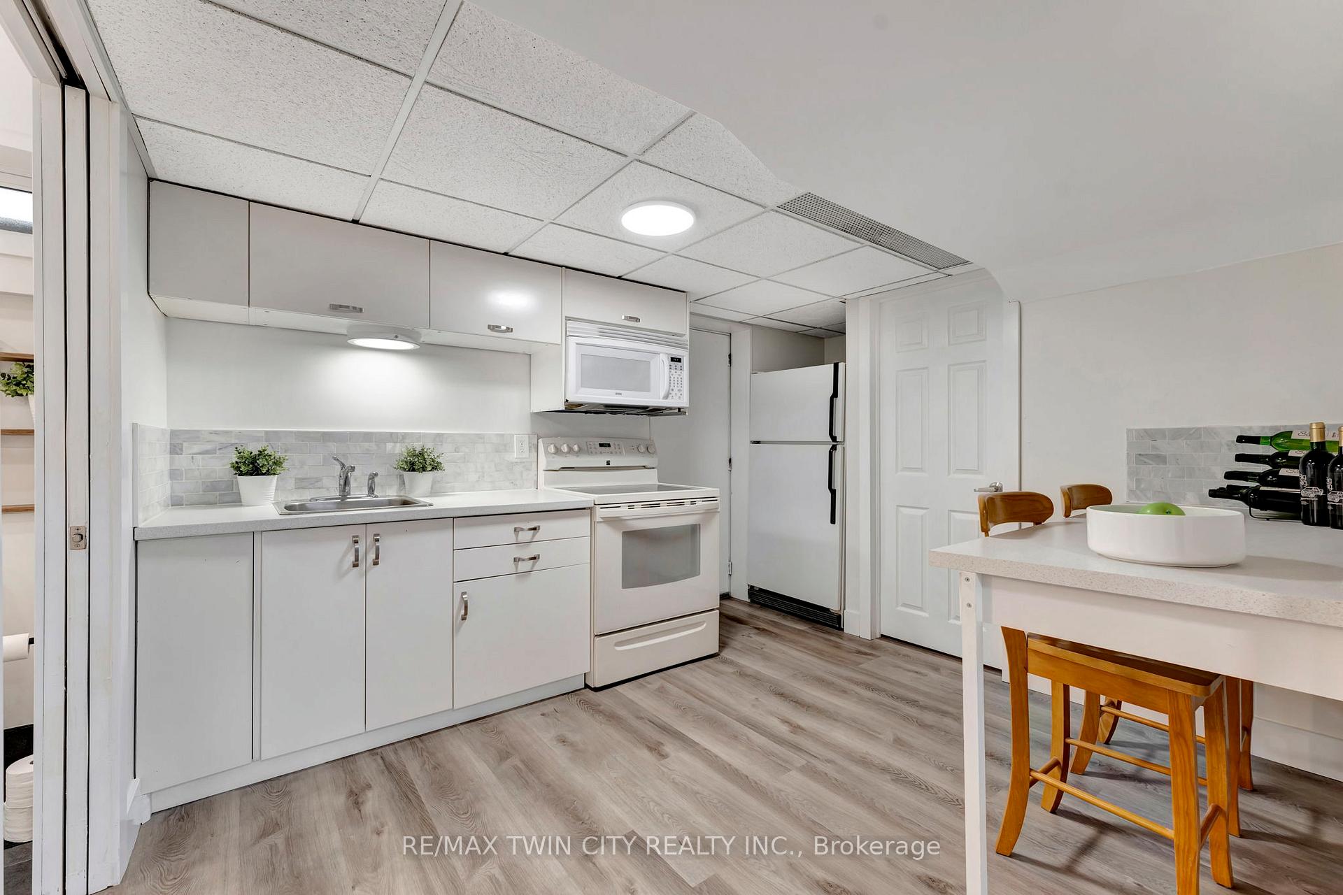 Photo 26 of 382 Grand Ridge Drive, Cambridge — HOMEH
