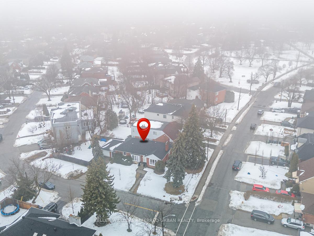 Photo 4 of 16 Prince Charles Drive, Toronto, Englemount-Lawrence — HOMEH