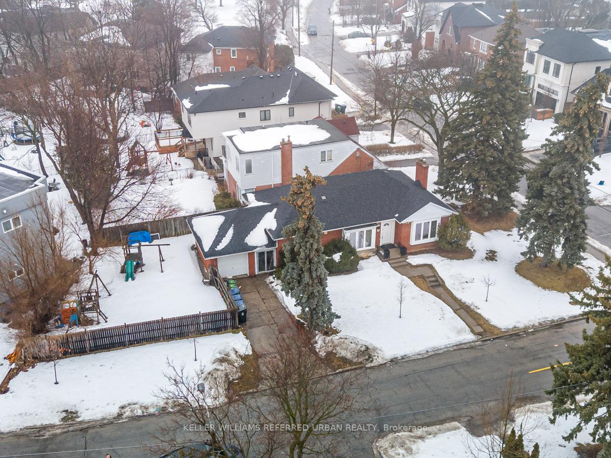 Photo 6 of 16 Prince Charles Drive, Toronto, Englemount-Lawrence — HOMEH