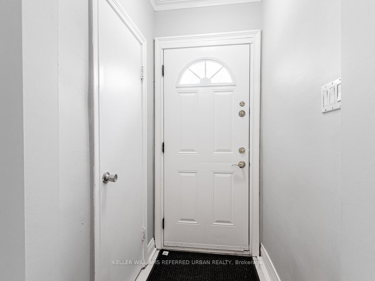 Photo 8 of 16 Prince Charles Drive, Toronto, Englemount-Lawrence — HOMEH