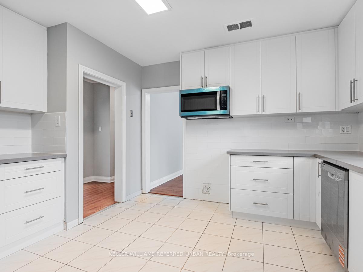 Photo 20 of 16 Prince Charles Drive, Toronto, Englemount-Lawrence — HOMEH