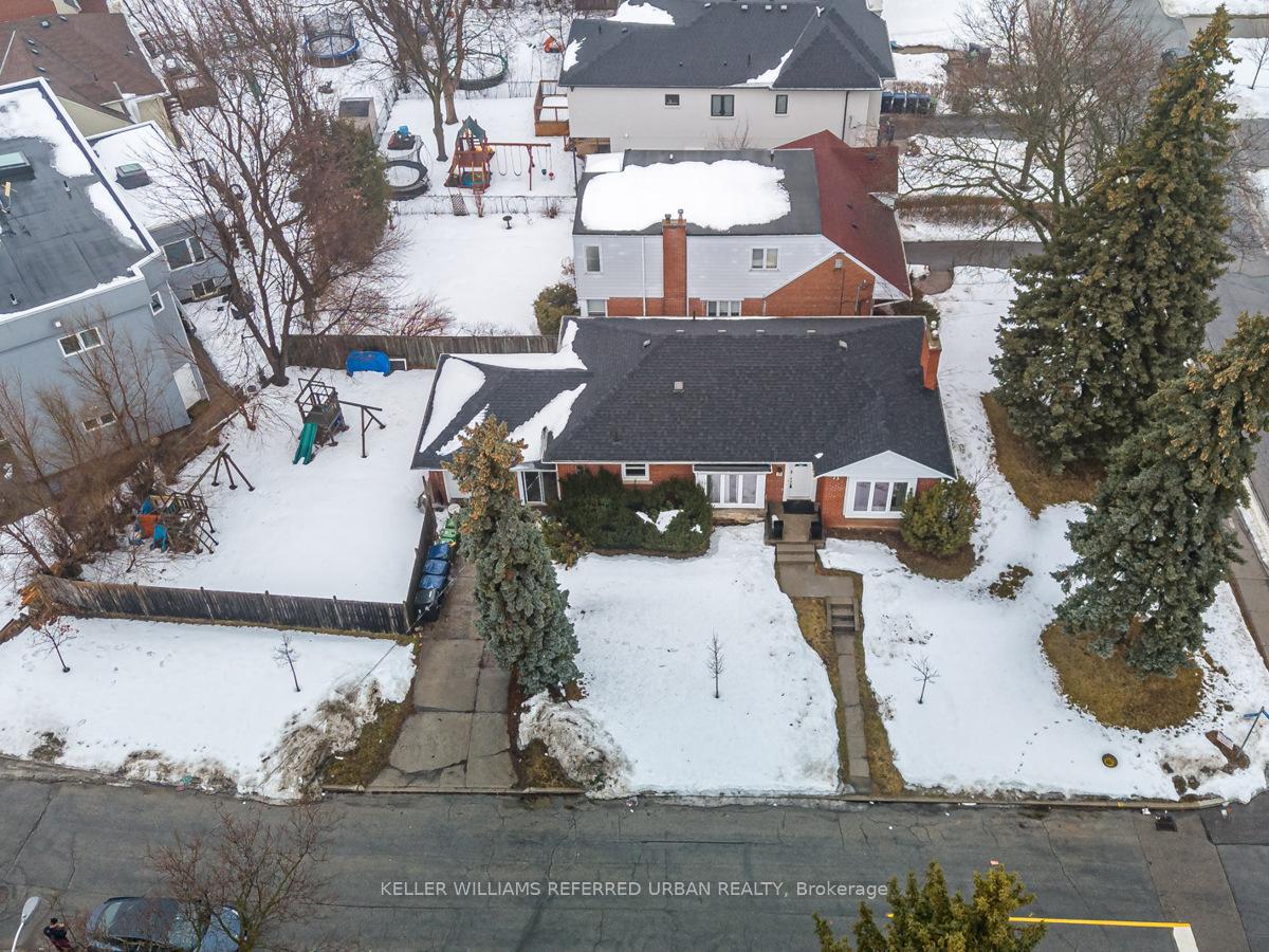 Photo 136 of 16 Prince Charles Drive, Toronto, Englemount-Lawrence — HOMEH