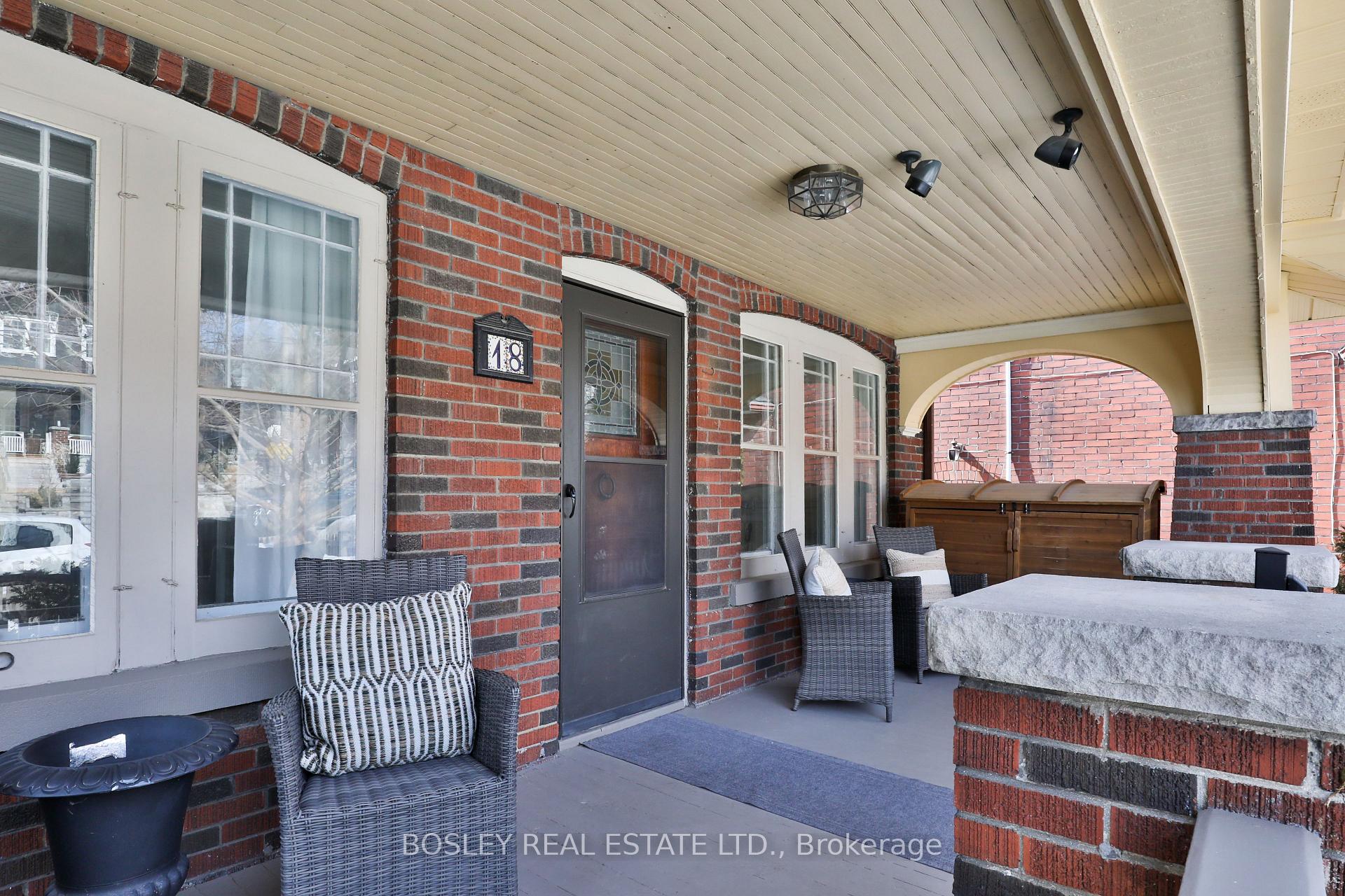 Photo 2 of 18 Beach View Crescent, Toronto, East End-Danforth — HOMEH