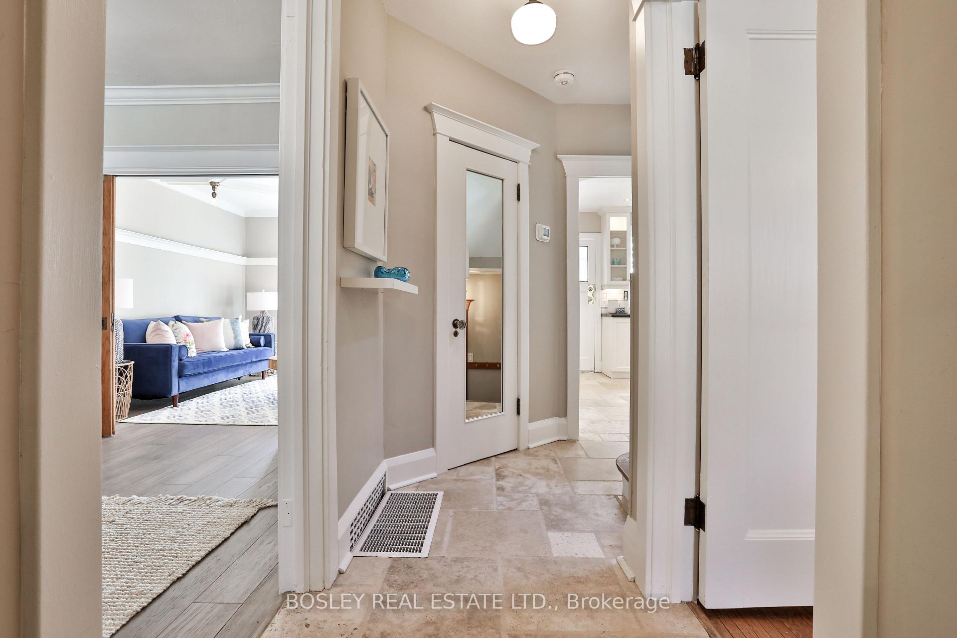 Photo 3 of 18 Beach View Crescent, Toronto, East End-Danforth — HOMEH