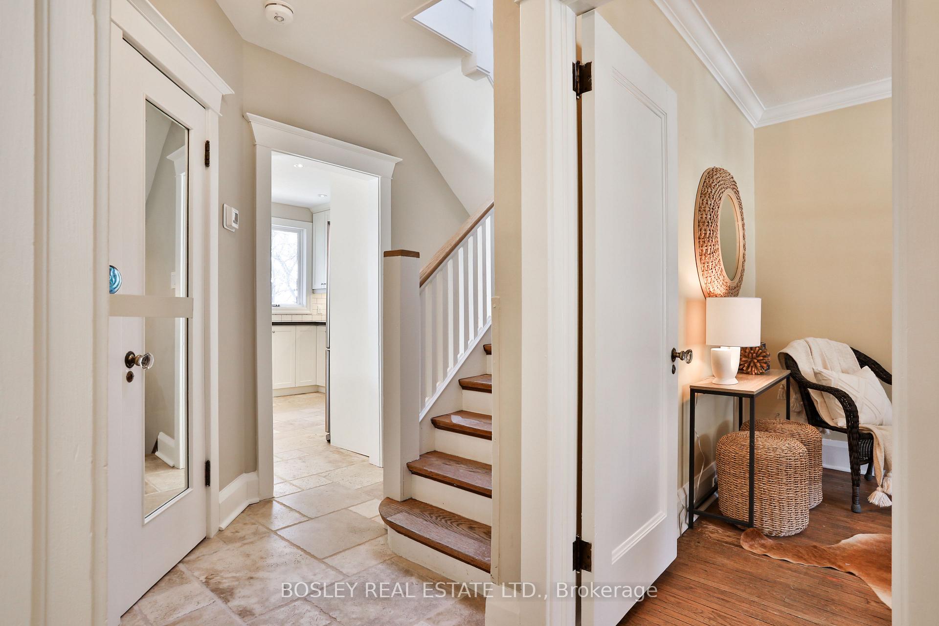 Photo 5 of 18 Beach View Crescent, Toronto, East End-Danforth — HOMEH