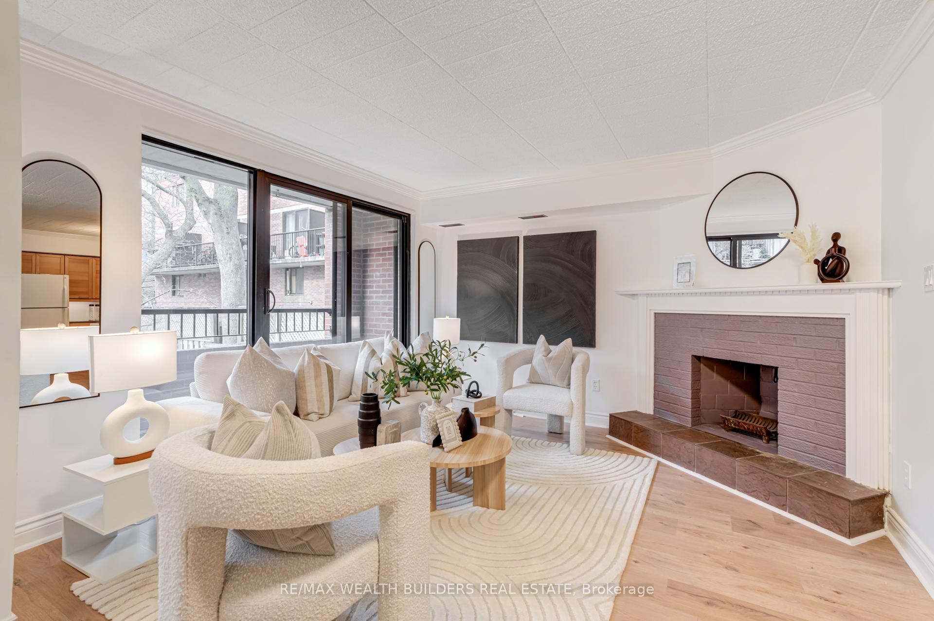 Front of Unit 37, 17 Pembroke Street W