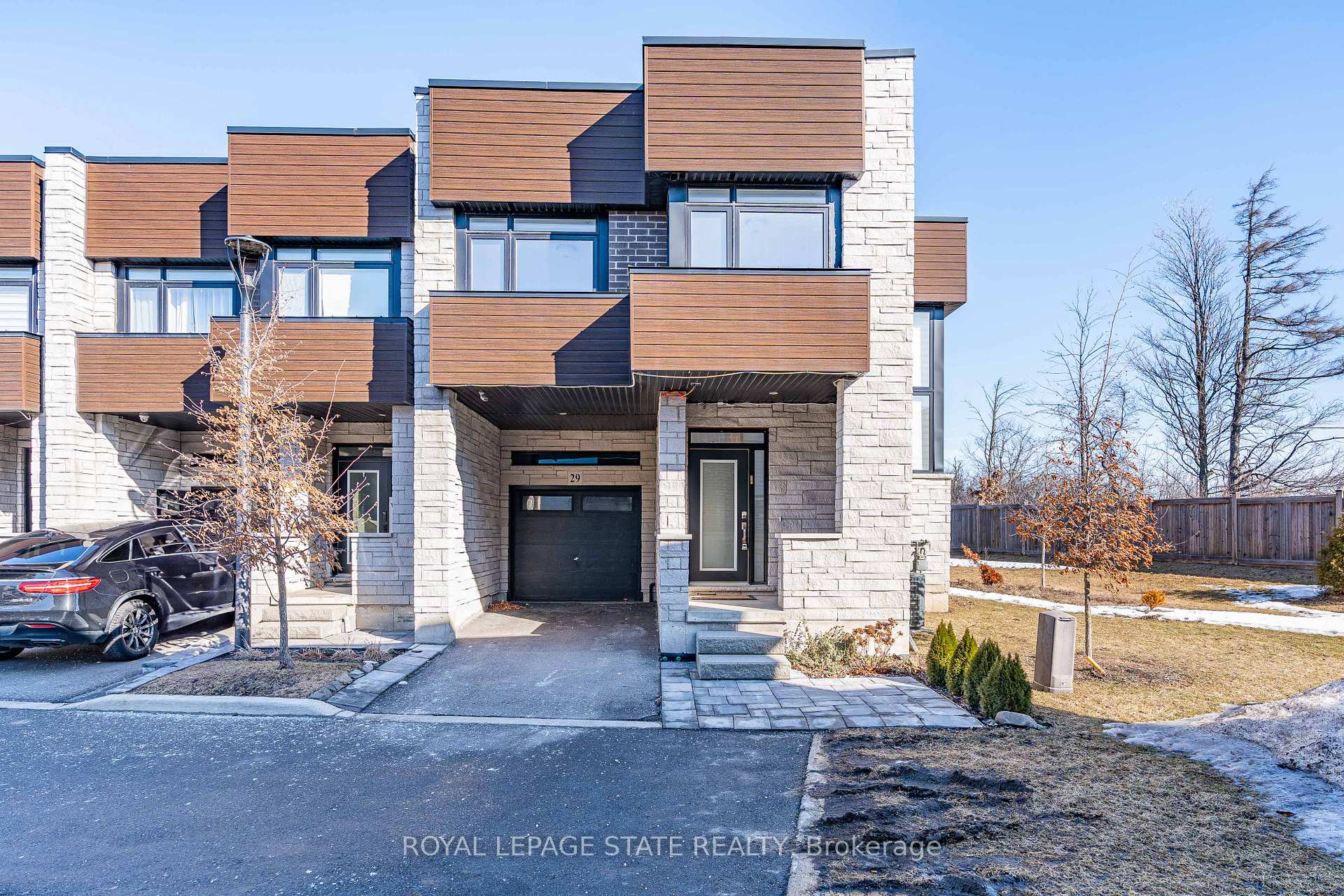 Photo 1 of Unit 29, 35 Midhurst Heights, Hamilton, Stoney Creek — HOMEH
