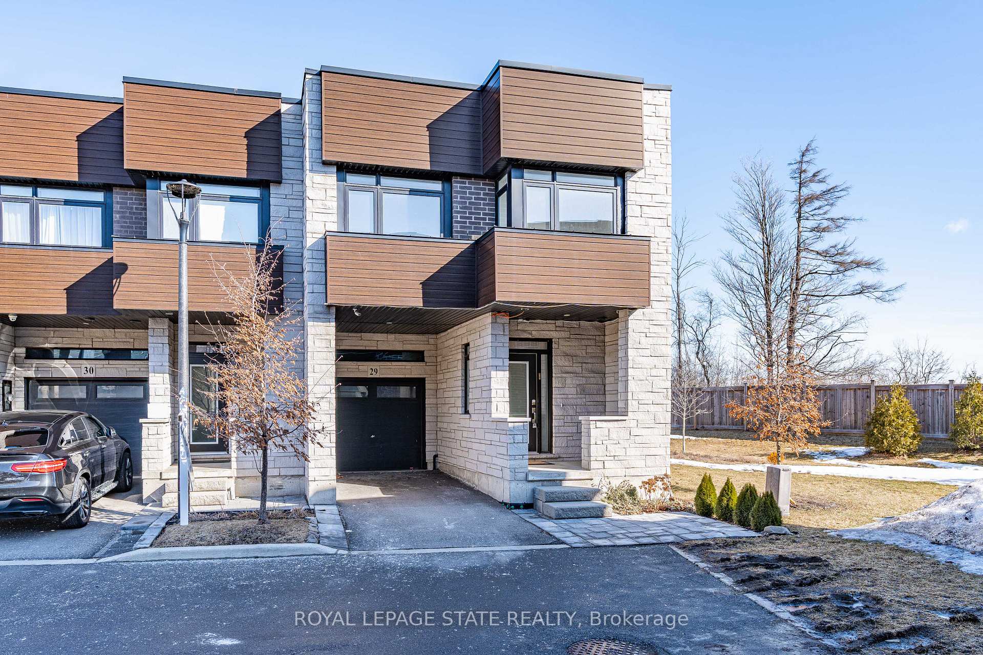 Photo 3 of Unit 29, 35 Midhurst Heights, Hamilton, Stoney Creek — HOMEH