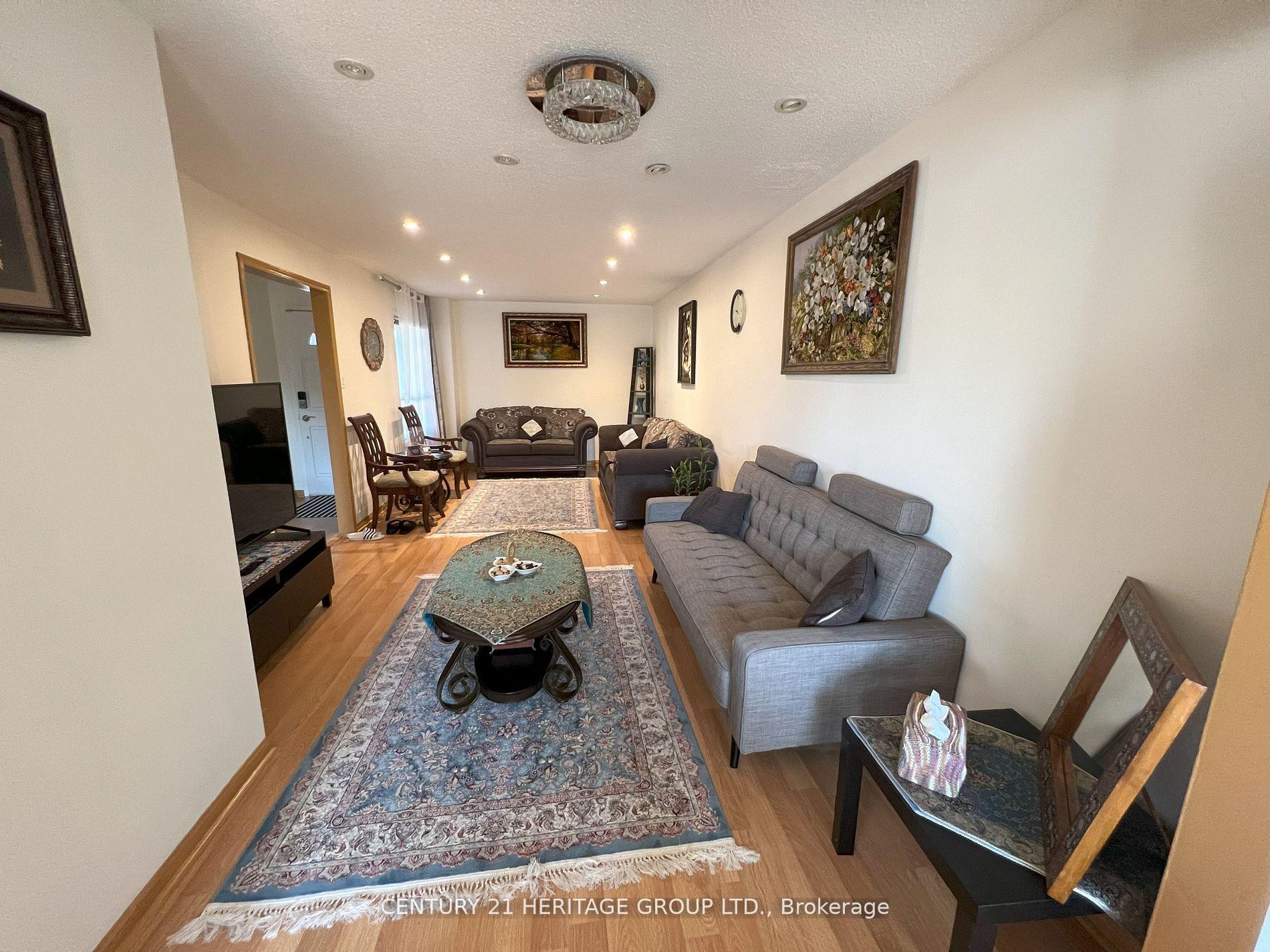 Photo 3 of 47 Hord Crescent, Vaughan, Lakeview Estates — HOMEH