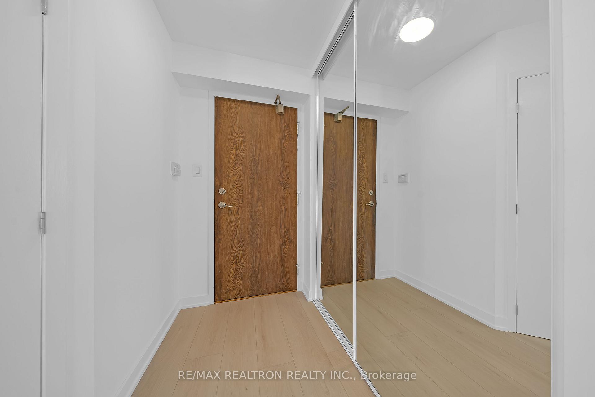 Photo 3 of Unit 714, 7440 Bathurst Street, Vaughan, Brownridge — HOMEH