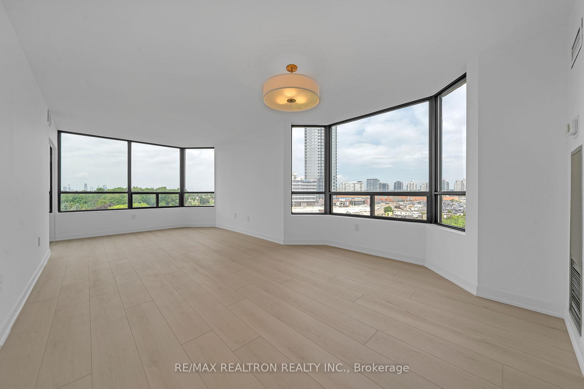 Photo 4 of Unit 714, 7440 Bathurst Street, Vaughan, Brownridge — HOMEH