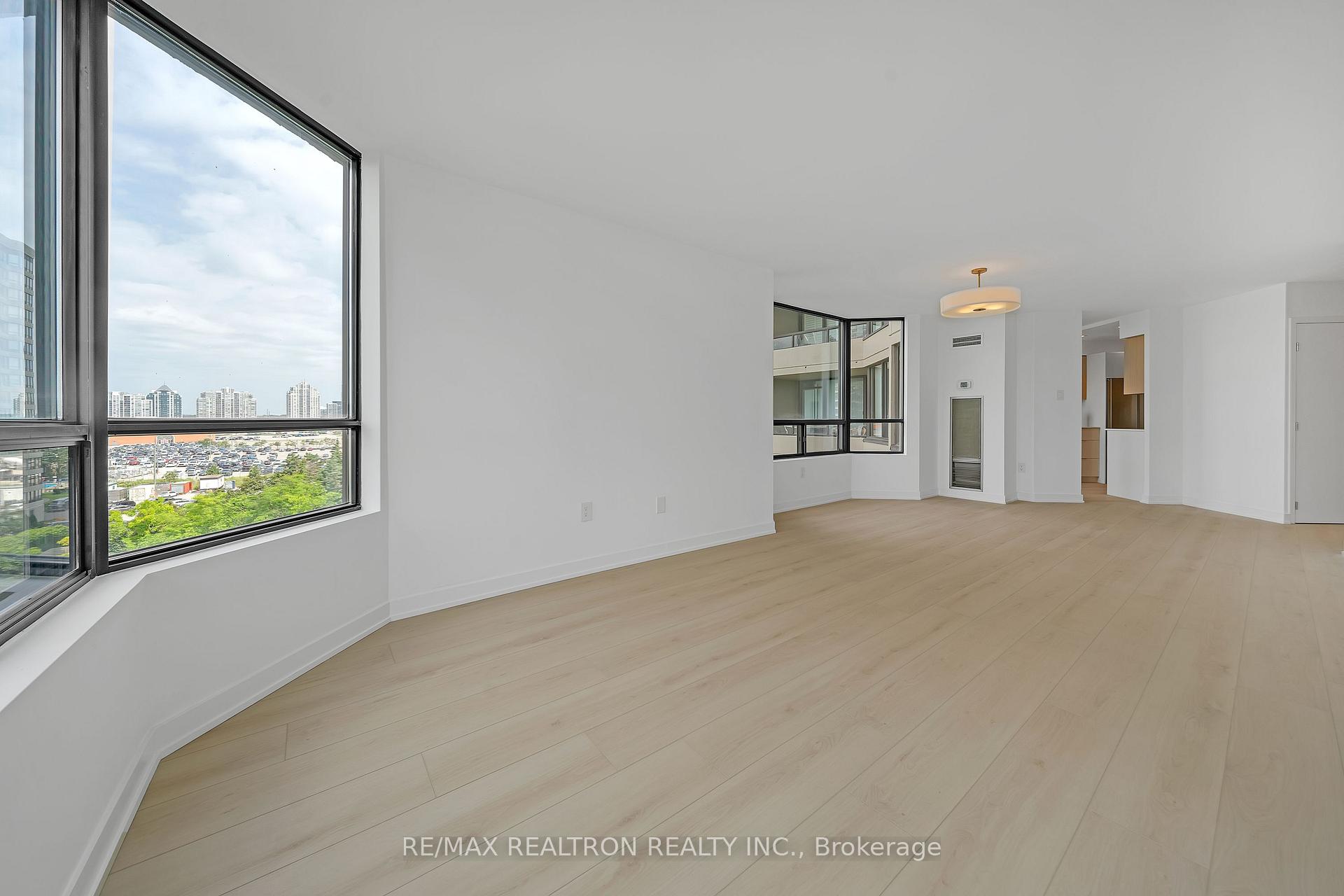 Photo 5 of Unit 714, 7440 Bathurst Street, Vaughan, Brownridge — HOMEH