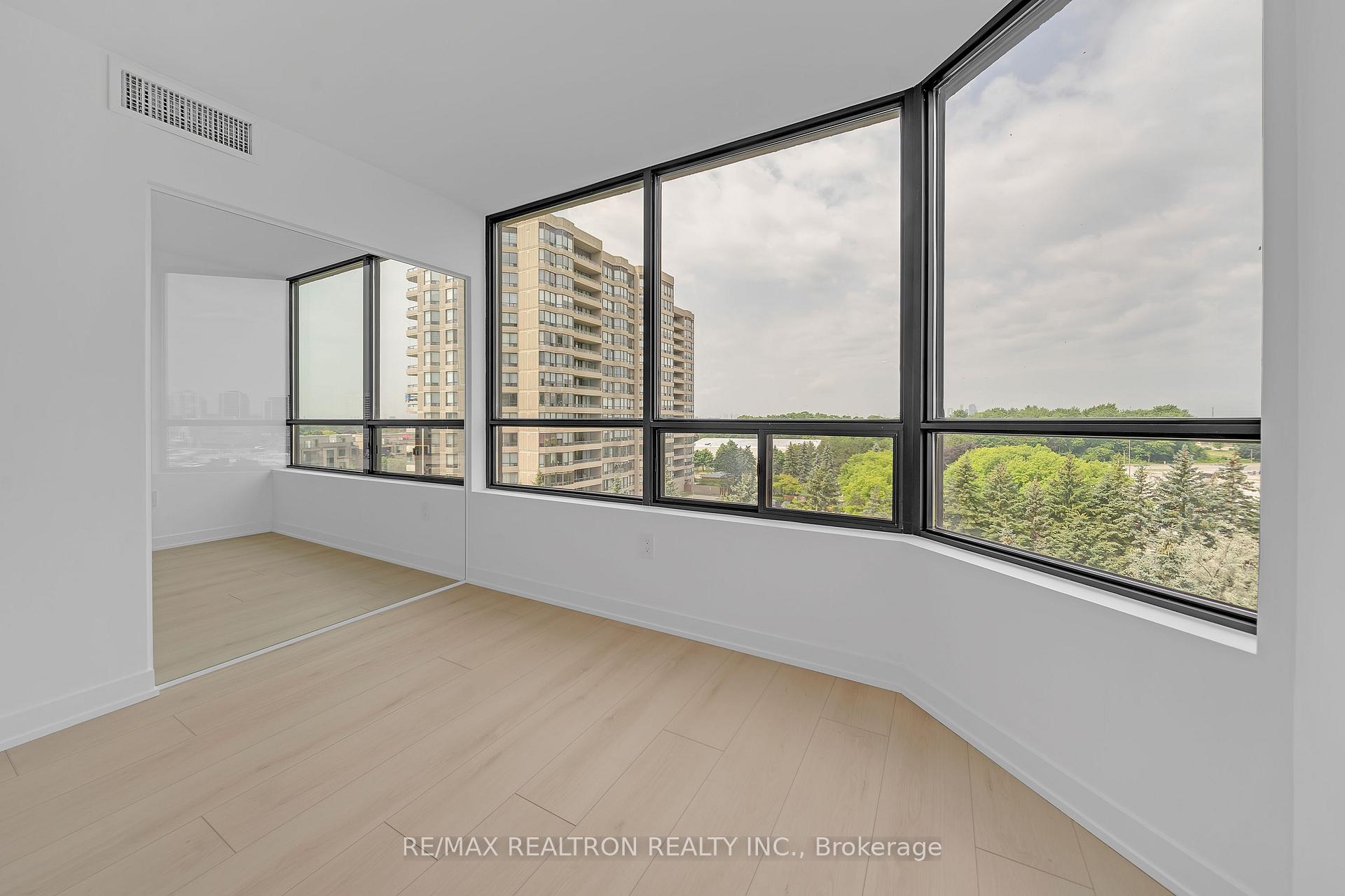 Photo 7 of Unit 714, 7440 Bathurst Street, Vaughan, Brownridge — HOMEH
