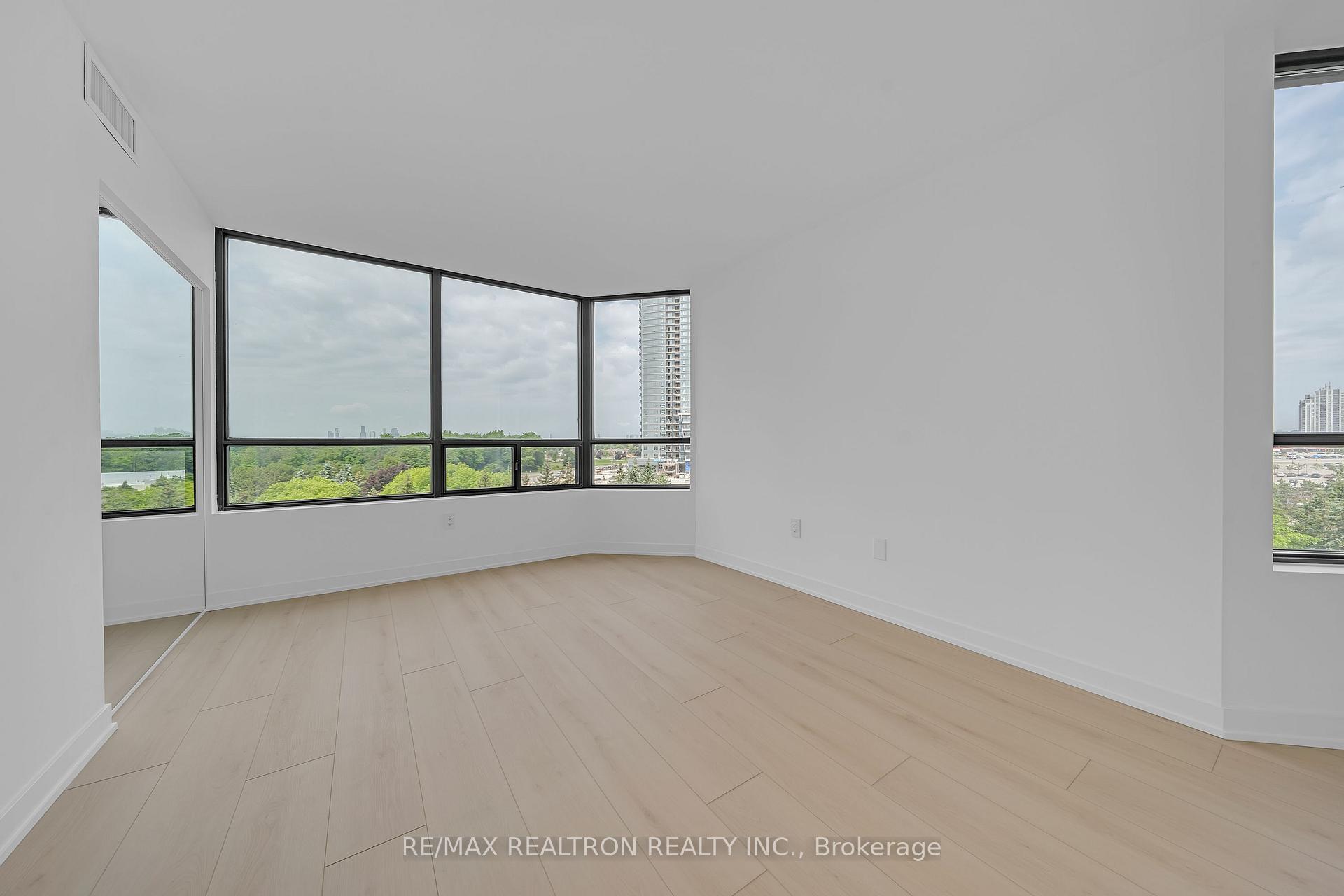Photo 8 of Unit 714, 7440 Bathurst Street, Vaughan, Brownridge — HOMEH