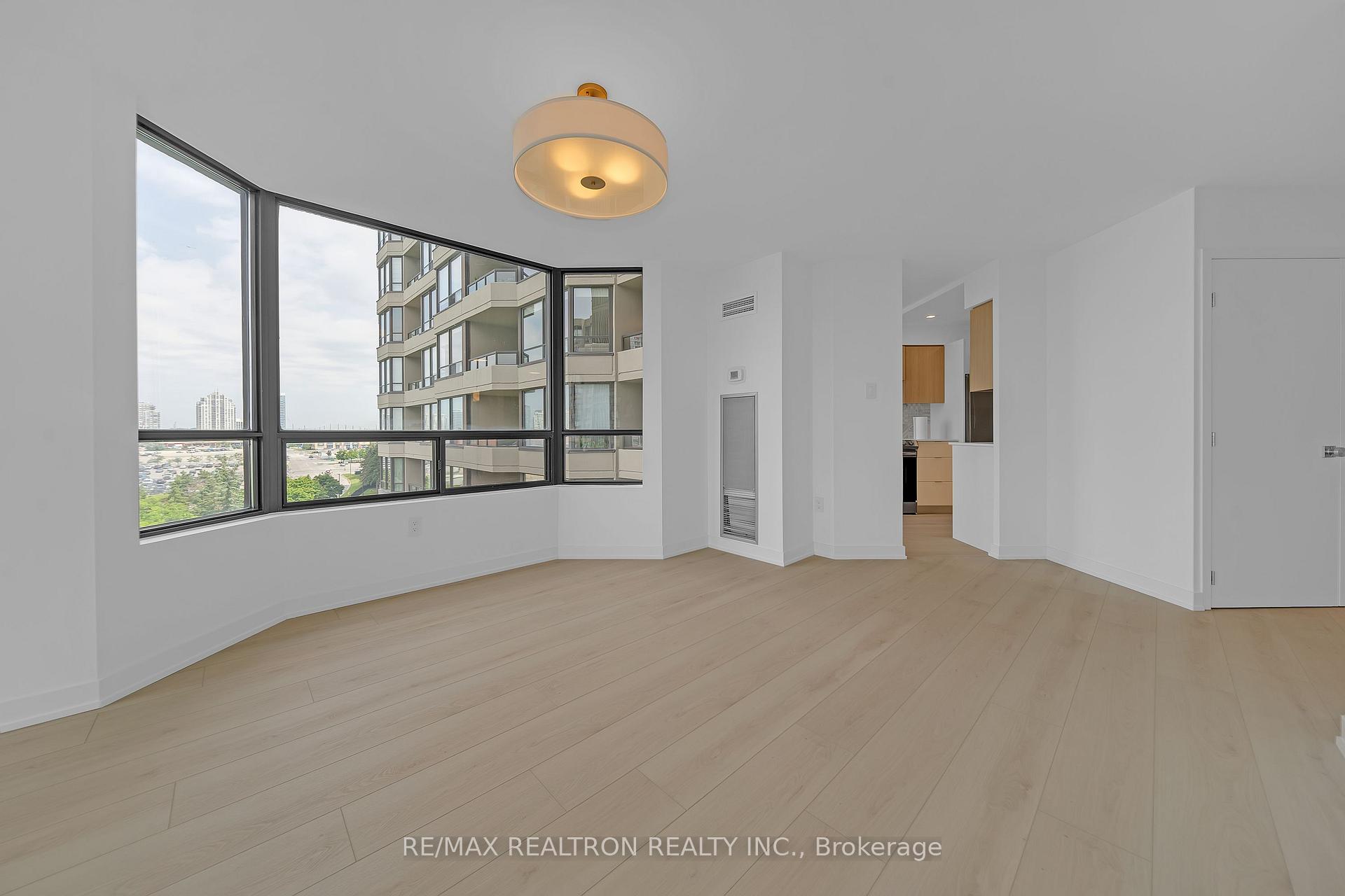 Photo 9 of Unit 714, 7440 Bathurst Street, Vaughan, Brownridge — HOMEH