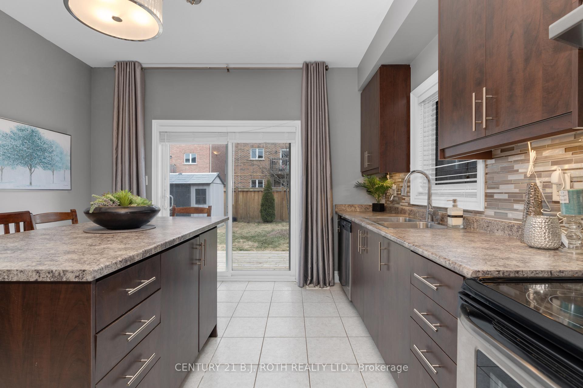 Photo 11 of 1322 Dallman Street, Innisfil, Lefroy — HOMEH