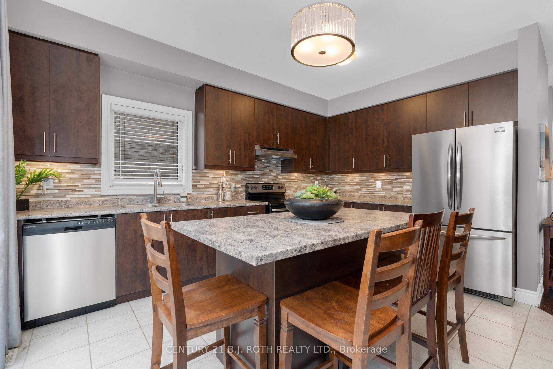 Photo 13 of 1322 Dallman Street, Innisfil, Lefroy — HOMEH