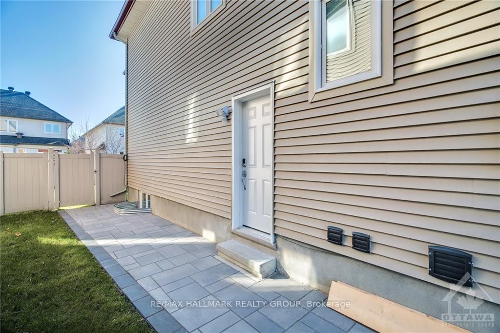 Photo 3 of Unit B, 444 Charing Cross Way, Ottawa, Barrhaven - Longfields — HOMEH