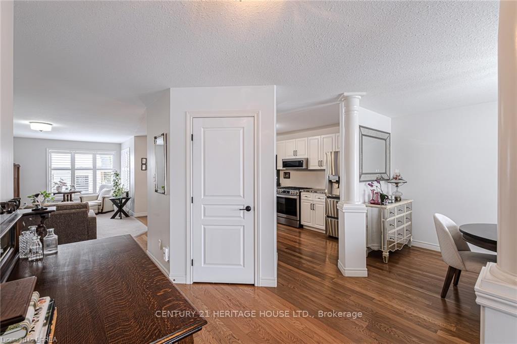 Photo 8 of 3 Cobblestone Drive, Brant, Paris — HOMEH