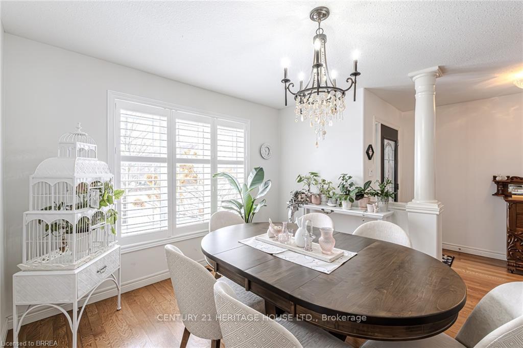 Photo 11 of 3 Cobblestone Drive, Brant, Paris — HOMEH