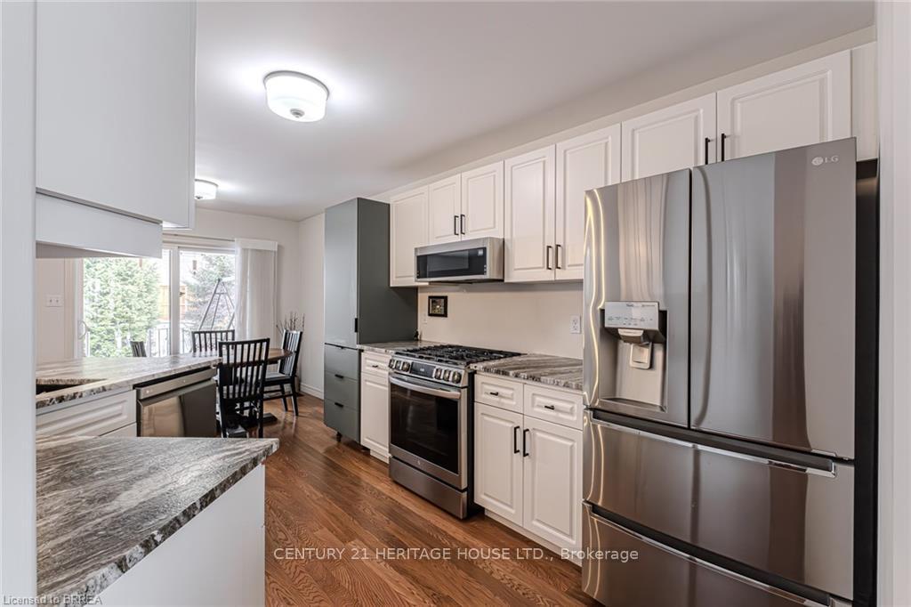 Photo 12 of 3 Cobblestone Drive, Brant, Paris — HOMEH