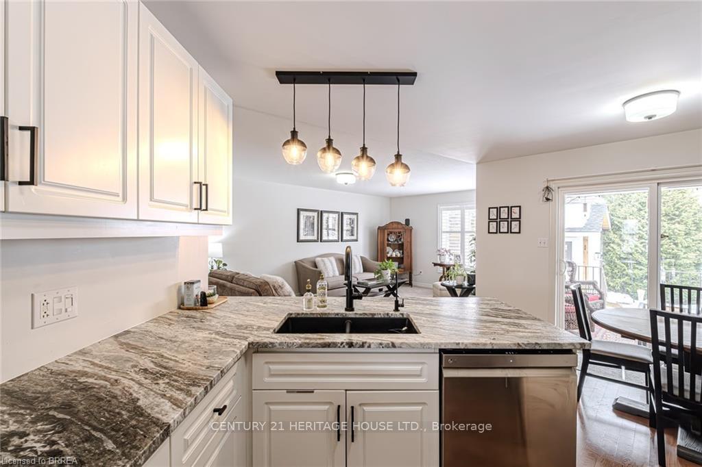 Photo 14 of 3 Cobblestone Drive, Brant, Paris — HOMEH