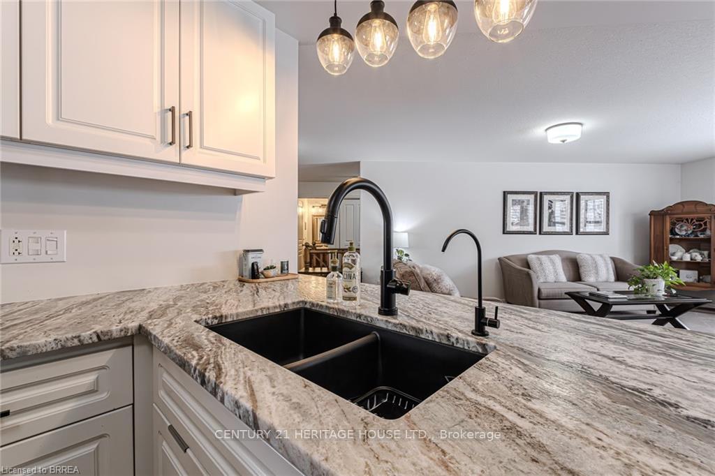 Photo 15 of 3 Cobblestone Drive, Brant, Paris — HOMEH